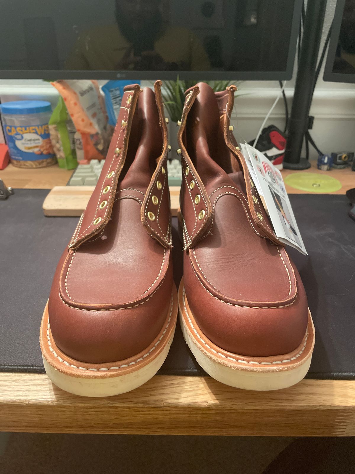 Photo by RoseAnvil_CT on October 26, 2022 of the White's Perry in Seidel Red Dog Oil Tan.