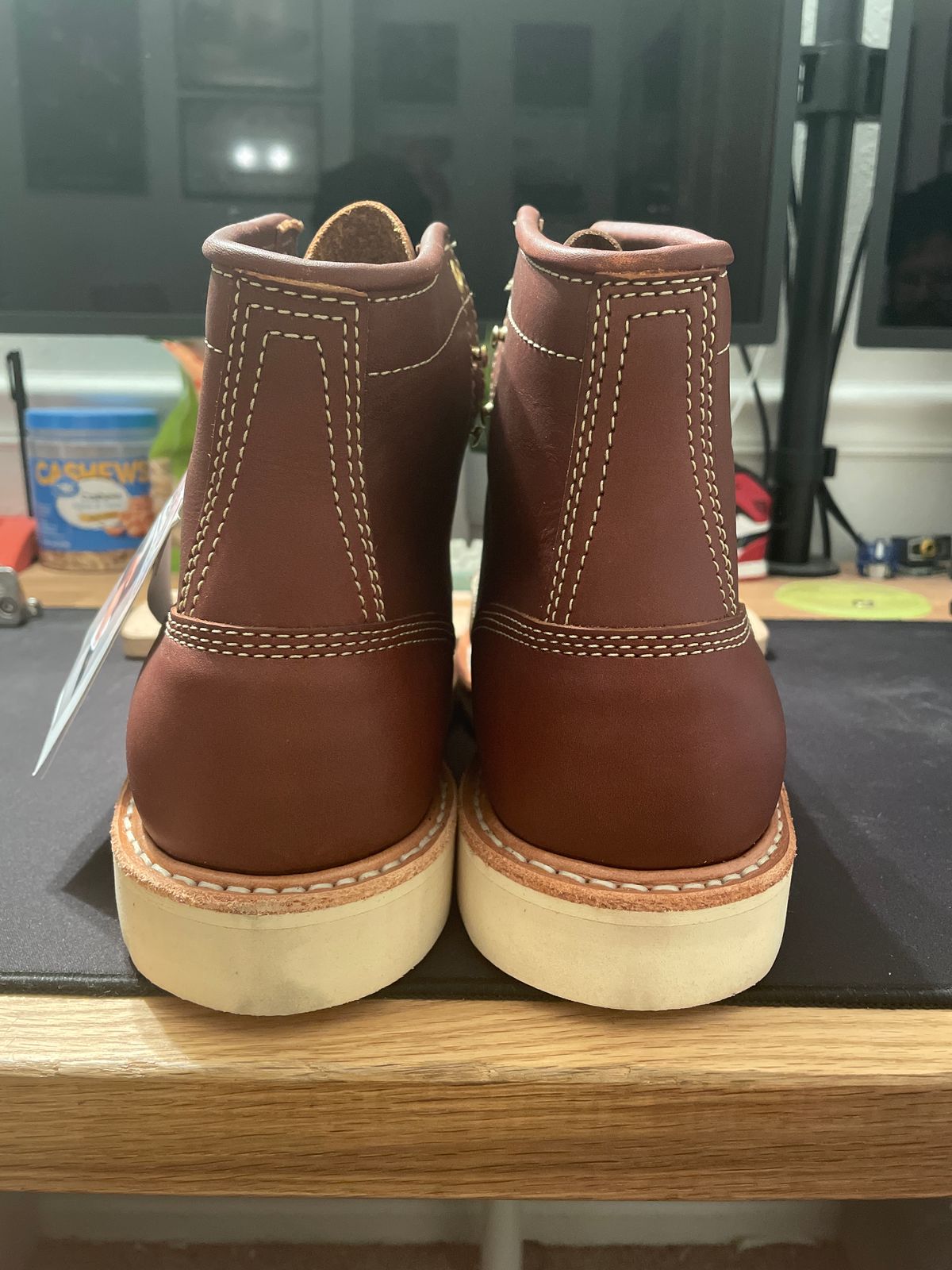 Photo by RoseAnvil_CT on October 26, 2022 of the White's Perry in Seidel Red Dog Oil Tan.