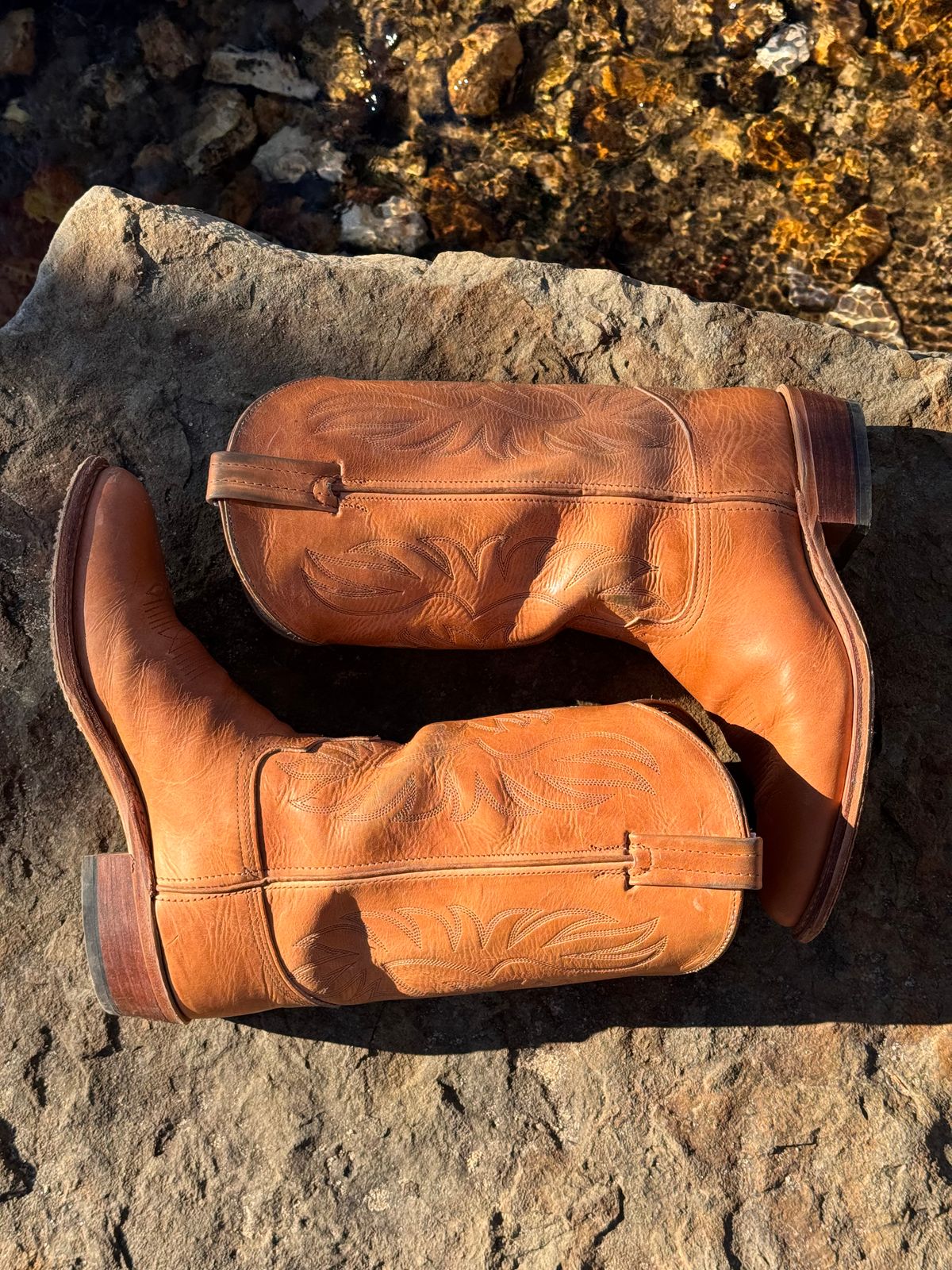 Photo by missouridenimdad on November 27, 2025 of the Pearl Boot Company Mens Roper Heel in Horween Natural Derby.