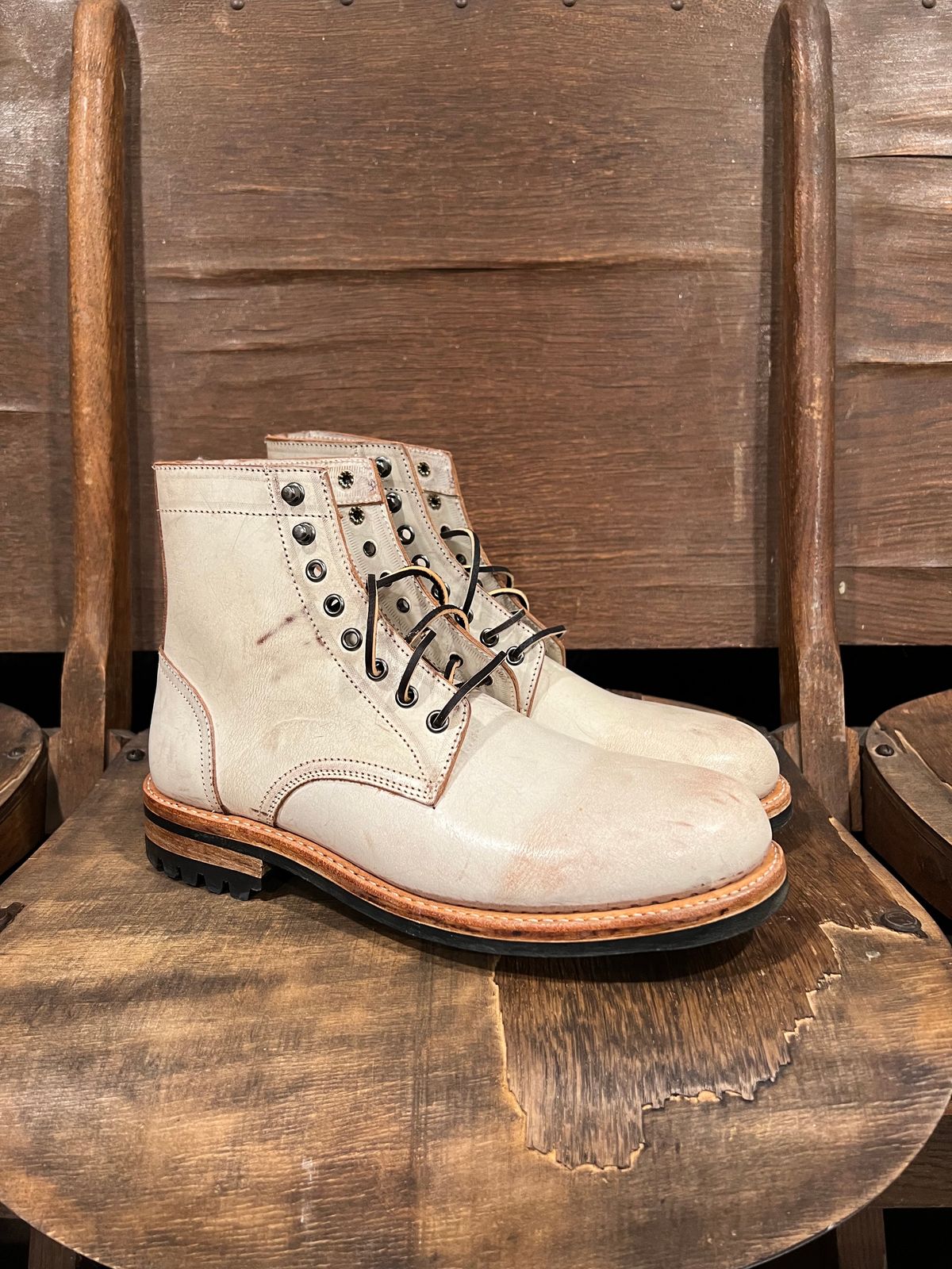 Photo by missouridenimdad on October 1, 2023 of the Oak Street Bootmakers Trench Boot in Volpi Whitewash Overdye Abetone.