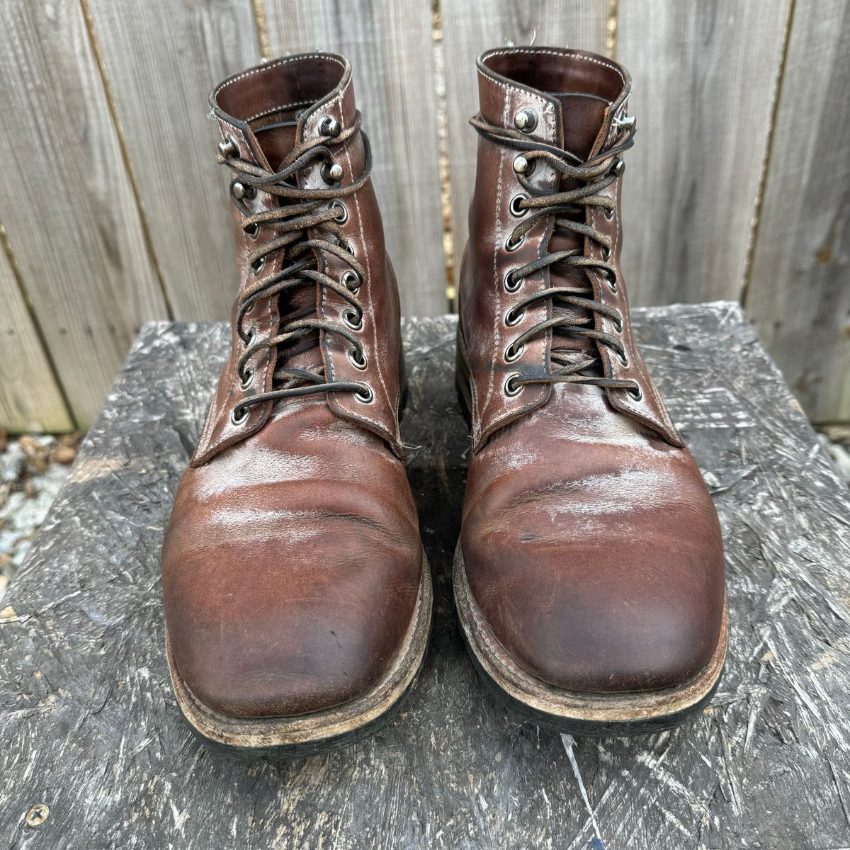 Photo by missouridenimdad on March 1, 2024 of the Oak Street Bootmakers Trench Boot in Volpi Whitewash Overdye Abetone.