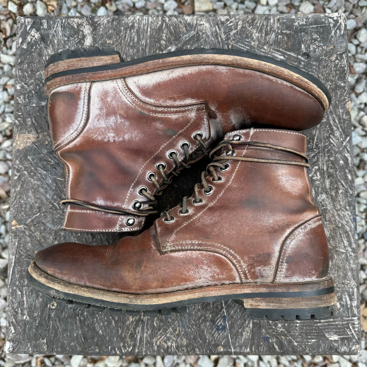 Photo by missouridenimdad on March 1, 2024 of the Oak Street Bootmakers Trench Boot in Volpi Whitewash Overdye Abetone.