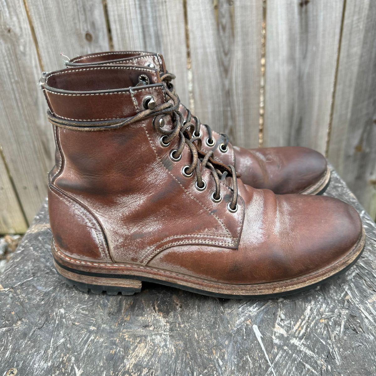 Photo by missouridenimdad on March 1, 2024 of the Oak Street Bootmakers Trench Boot in Volpi Whitewash Overdye Abetone.