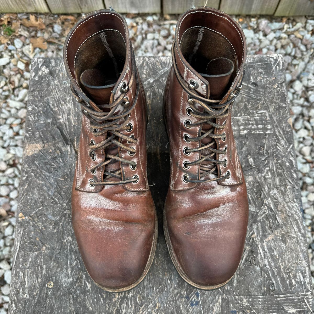 Photo by missouridenimdad on March 1, 2024 of the Oak Street Bootmakers Trench Boot in Volpi Whitewash Overdye Abetone.