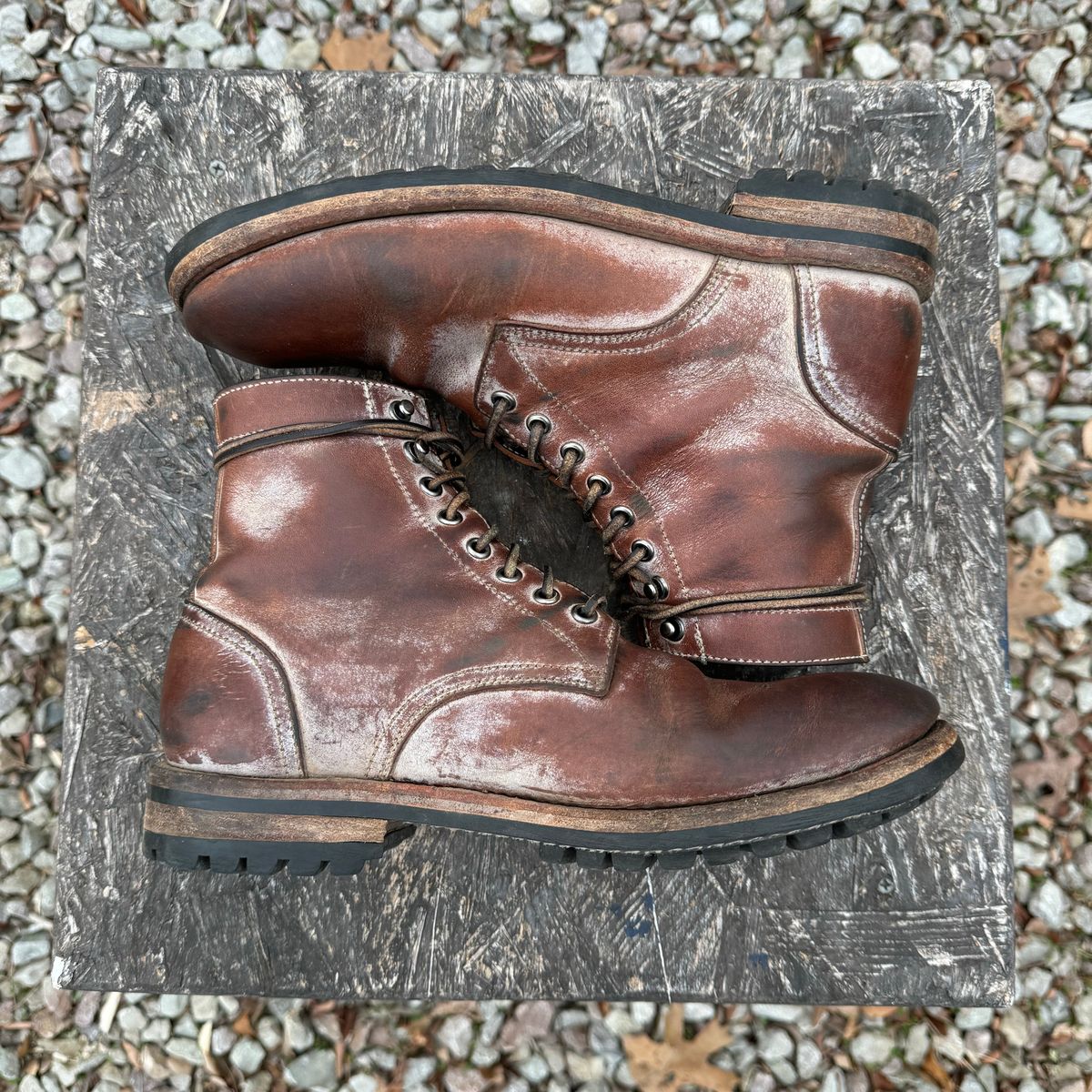 Photo by missouridenimdad on March 14, 2024 of the Oak Street Bootmakers Trench Boot in Volpi Whitewash Overdye Abetone.