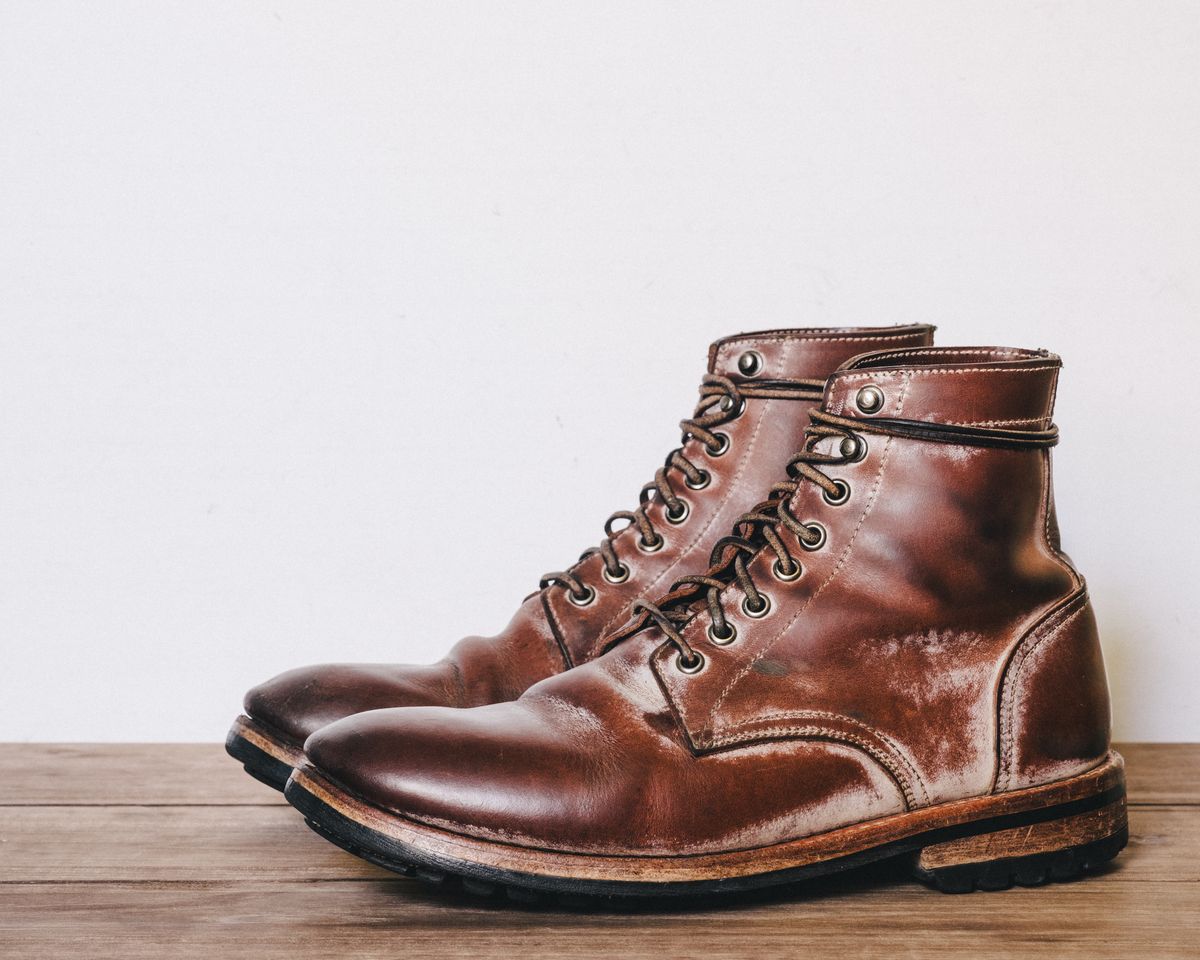 Photo by missouridenimdad on April 1, 2024 of the Oak Street Bootmakers Trench Boot in Volpi Whitewash Overdye Abetone.