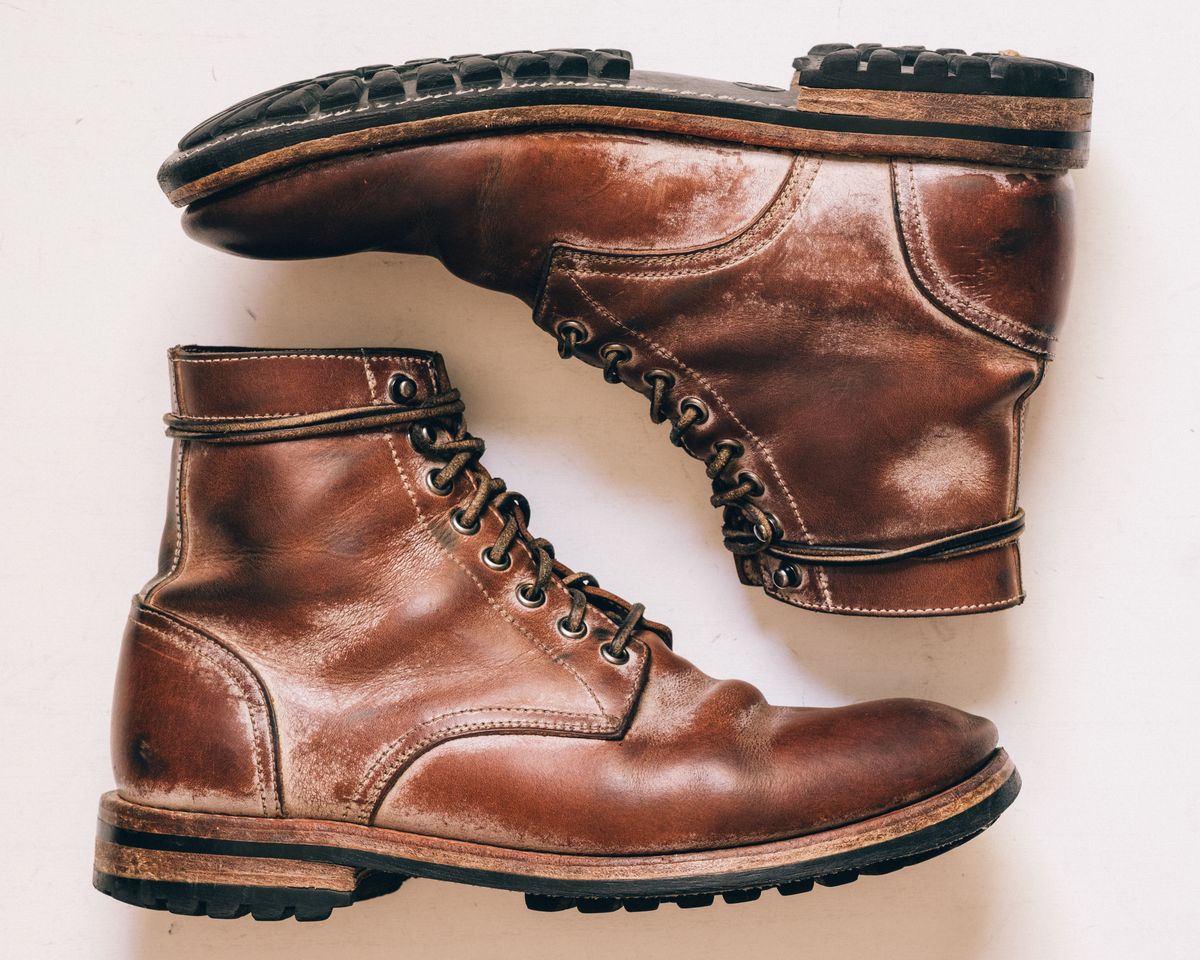 Photo by missouridenimdad on April 1, 2024 of the Oak Street Bootmakers Trench Boot in Volpi Whitewash Overdye Abetone.