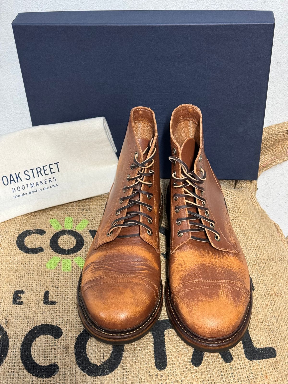 Photo by missouridenimdad on May 31, 2024 of the Oak Street Bootmakers Cap Toe Trench Boot in Tempesti Brown Overdye Camello Asportabile.