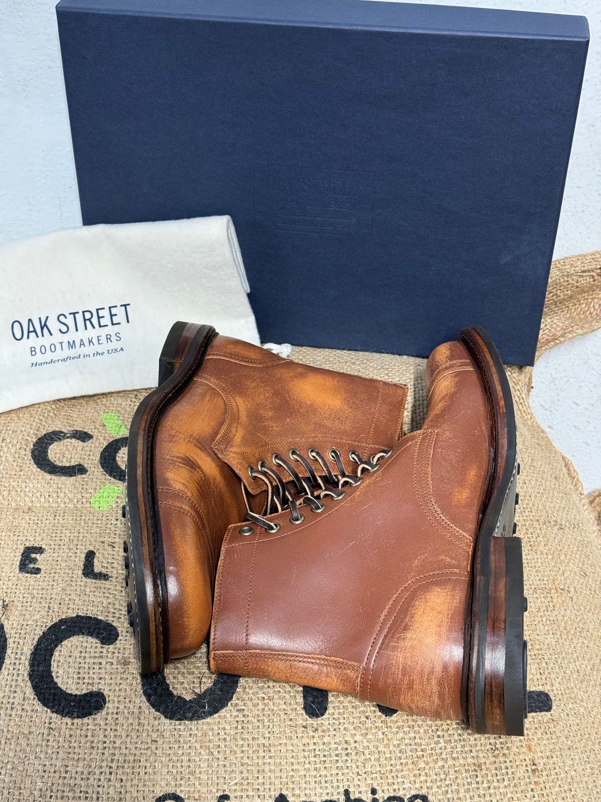 Photo by missouridenimdad on May 31, 2024 of the Oak Street Bootmakers Cap Toe Trench Boot in Tempesti Brown Overdye Camello Asportabile.