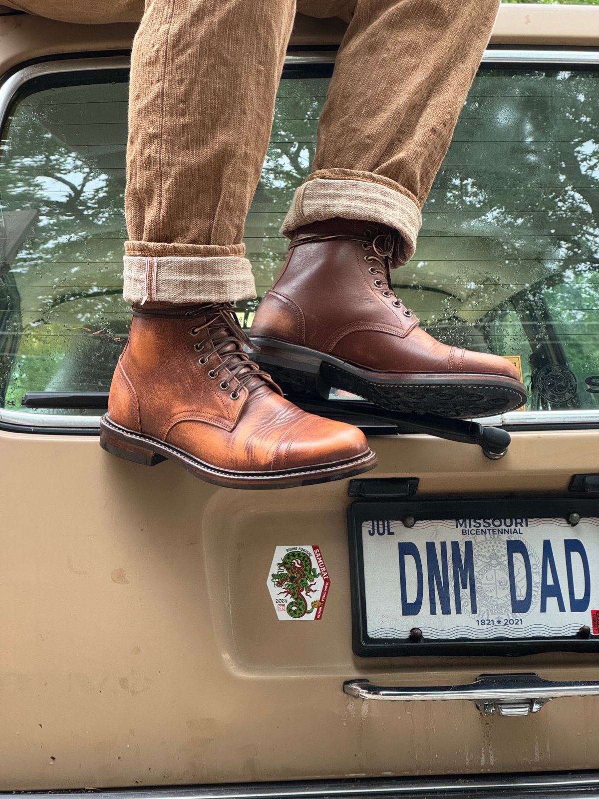 Photo by missouridenimdad on June 1, 2024 of the Oak Street Bootmakers Cap Toe Trench Boot in Tempesti Brown Overdye Camello Asportabile.