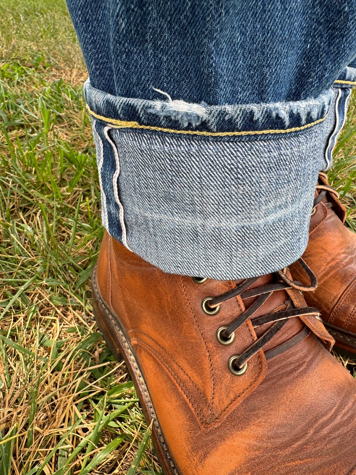 Photo by missouridenimdad on August 18, 2024 of the Oak Street Bootmakers Cap Toe Trench Boot in Tempesti Brown Overdye Camello Asportabile.