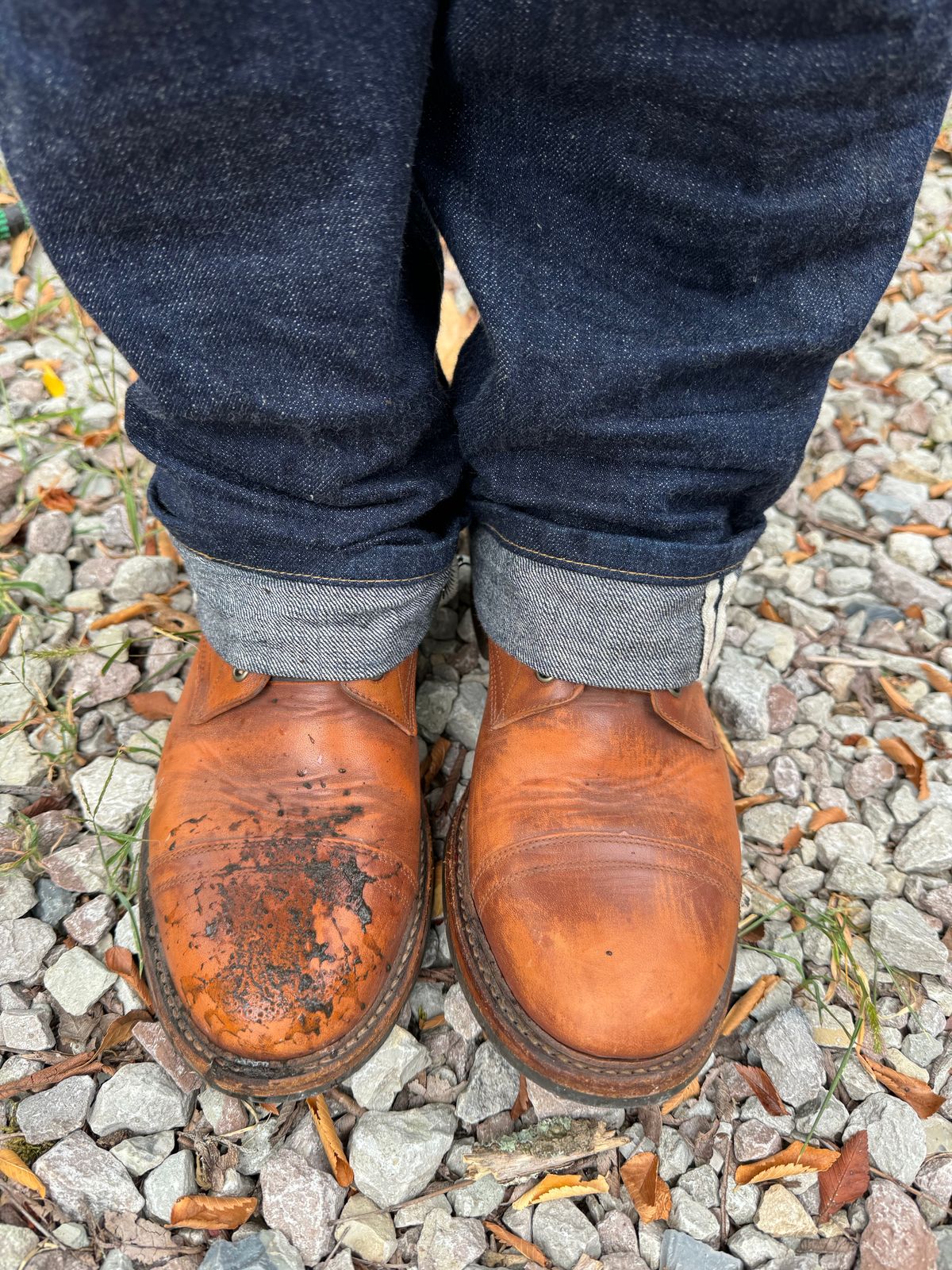 Photo by missouridenimdad on September 12, 2024 of the Oak Street Bootmakers Cap Toe Trench Boot in Tempesti Brown Overdye Camello Asportabile.