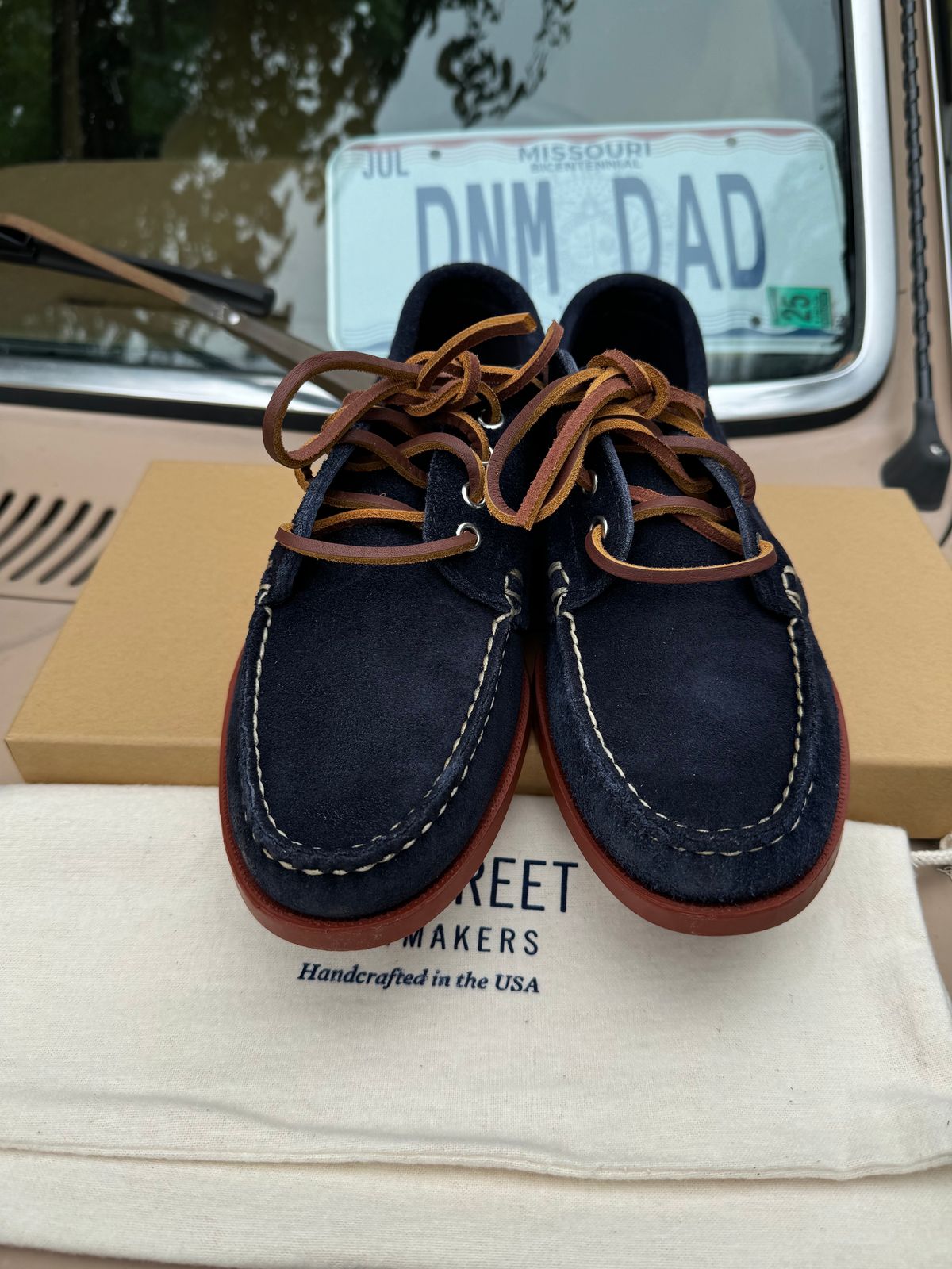 Photo by missouridenimdad on September 12, 2024 of the Oak Street Bootmakers Trail Oxford in Horween Navy Orion Suede.