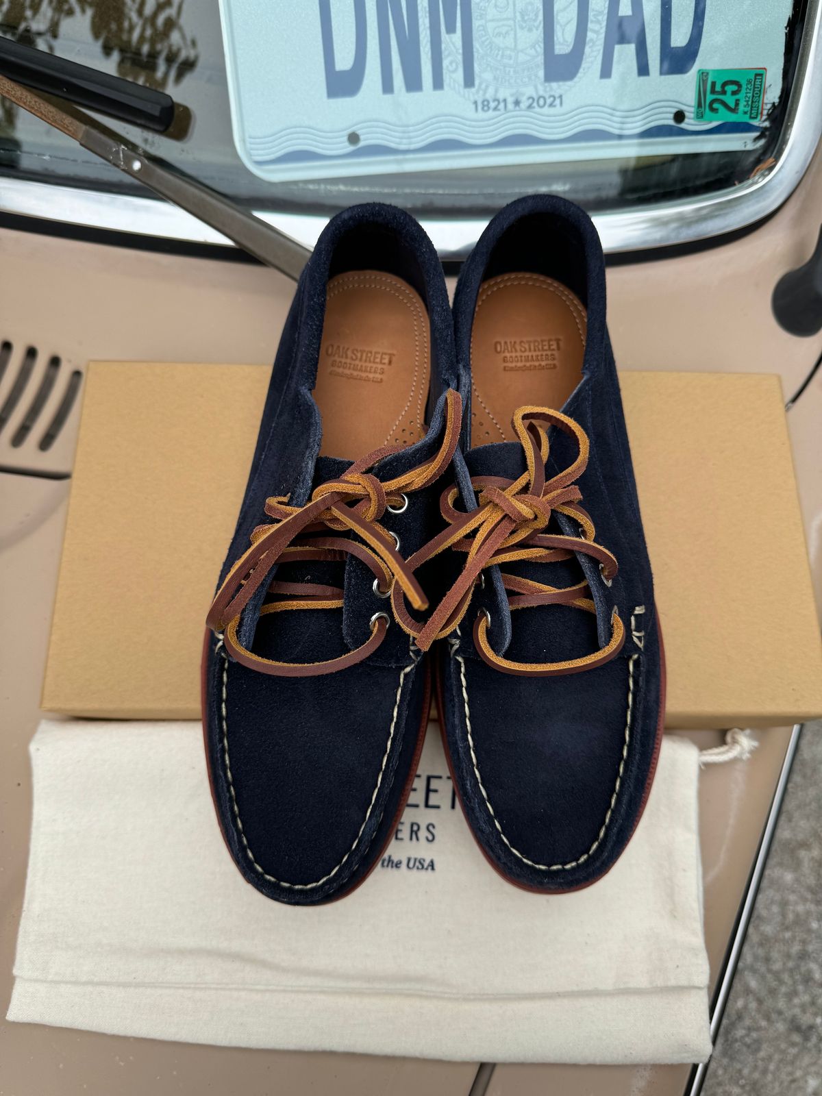 Photo by missouridenimdad on September 12, 2024 of the Oak Street Bootmakers Trail Oxford in Horween Navy Orion Suede.