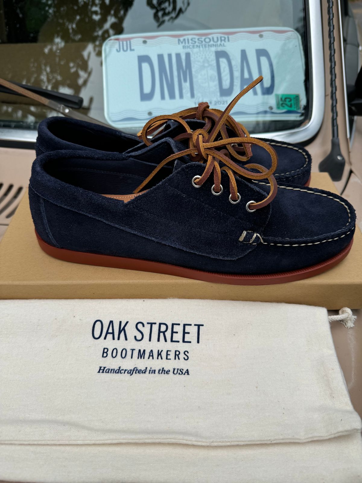 Photo by missouridenimdad on September 12, 2024 of the Oak Street Bootmakers Trail Oxford in Horween Navy Orion Suede.