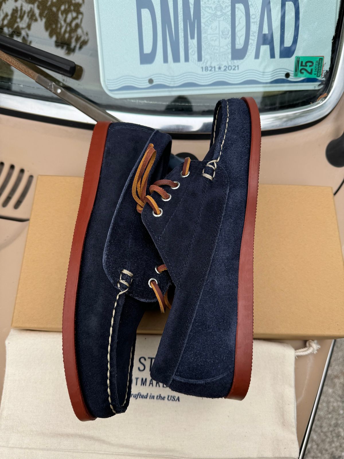 Photo by missouridenimdad on September 12, 2024 of the Oak Street Bootmakers Trail Oxford in Horween Navy Orion Suede.