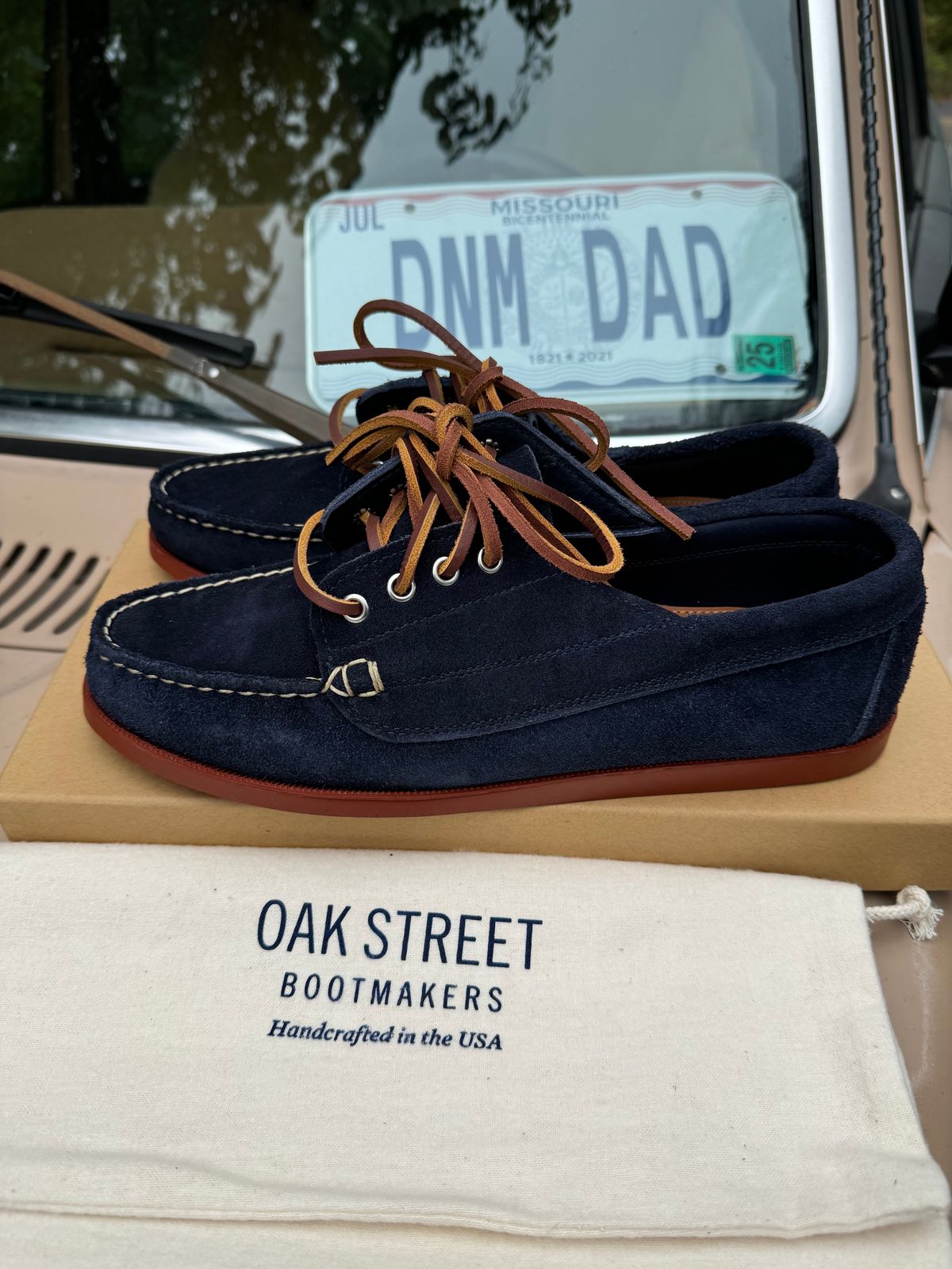 Photo by missouridenimdad on September 12, 2024 of the Oak Street Bootmakers Trail Oxford in Horween Navy Orion Suede.