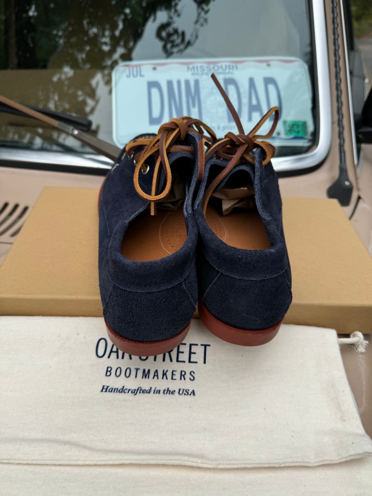 Photo by missouridenimdad on September 12, 2024 of the Oak Street Bootmakers Trail Oxford in Horween Navy Orion Suede.