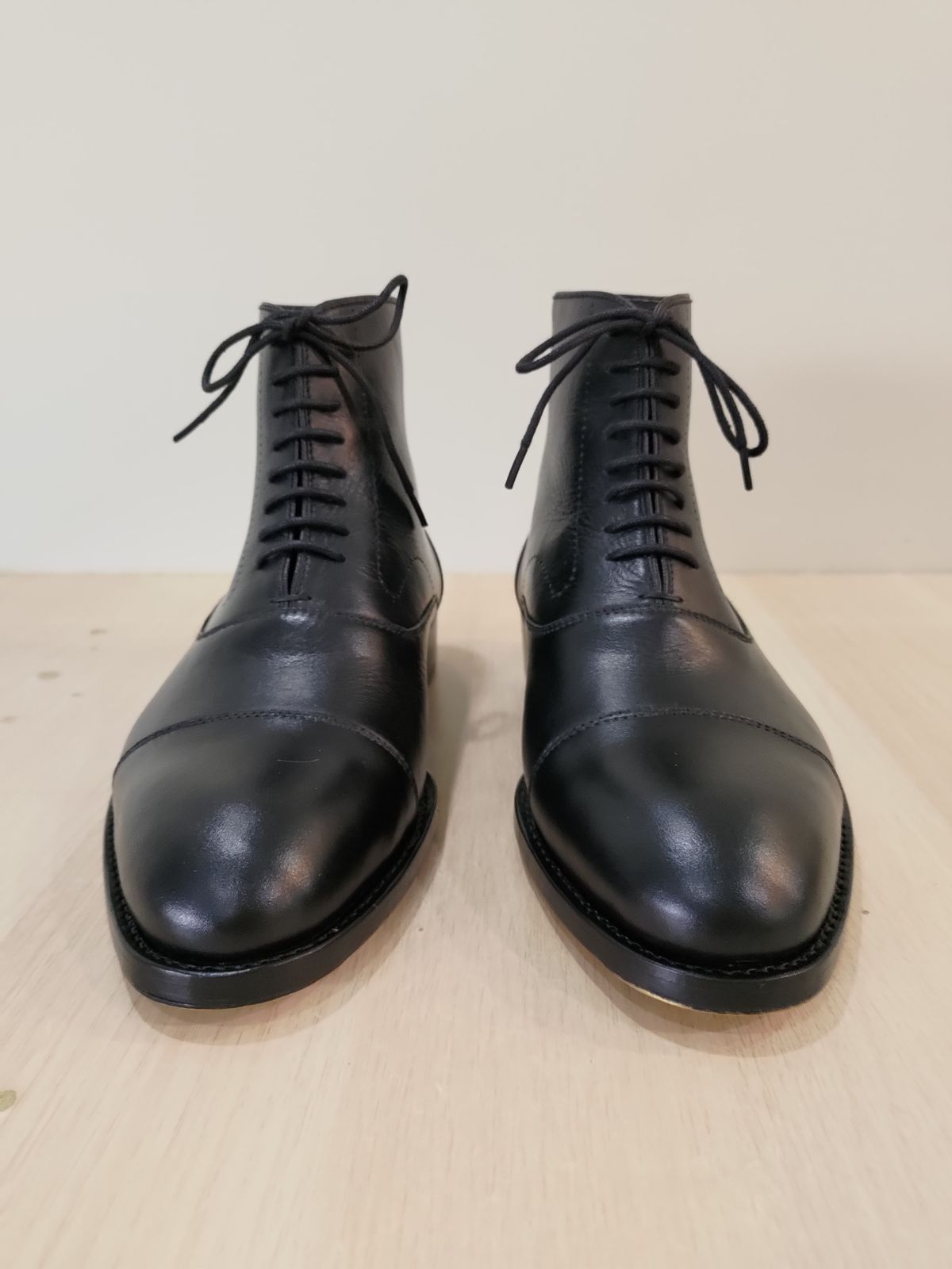 Photo by mjig76 on January 4, 2024 of the Patrio Shoemaker Captoe Oxford Boots in Unknown Material.