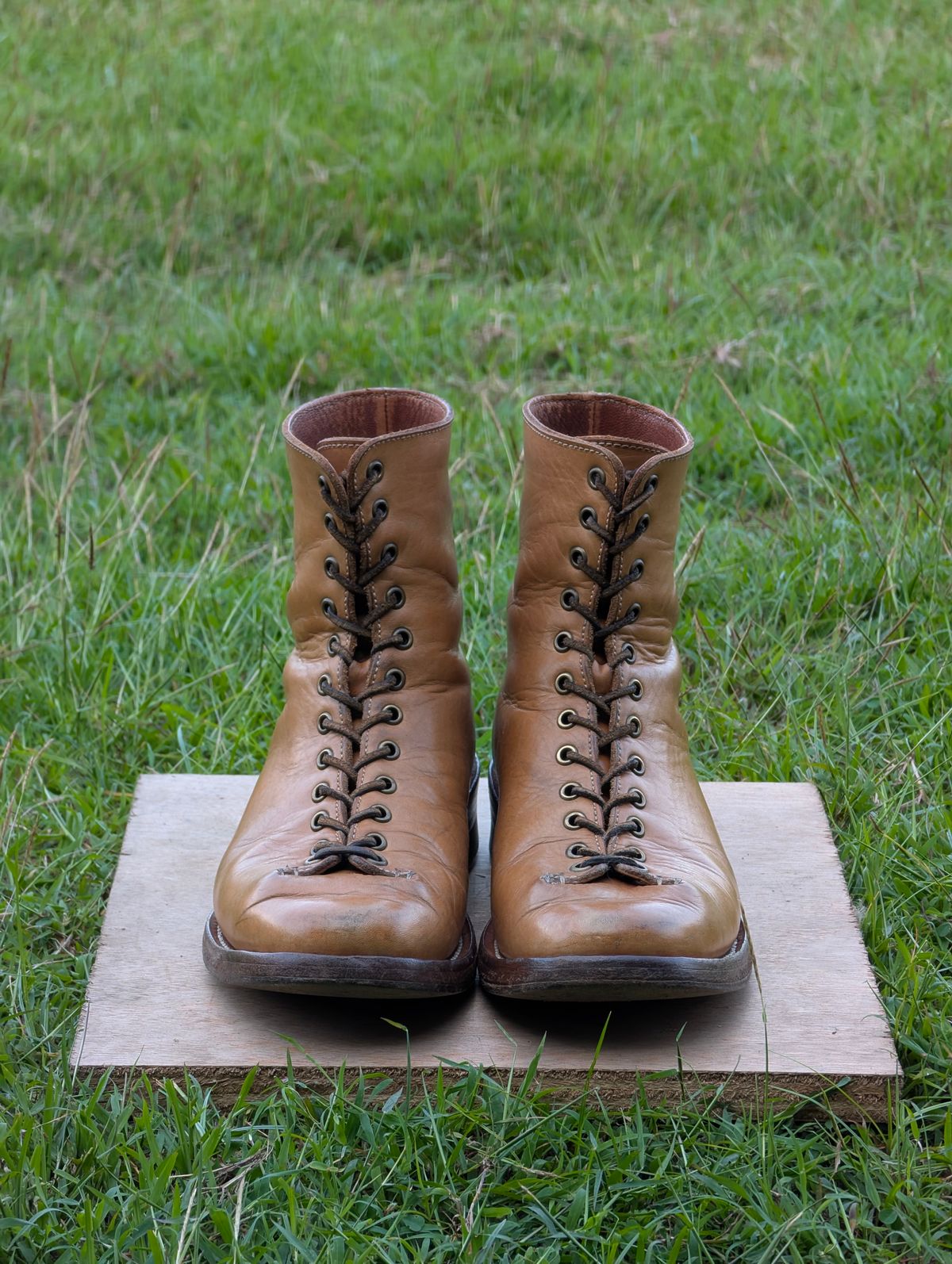 Photo by mjig76 on January 3, 2025 of the Willie's Handmade Boots Monkey Boot in Horween Moc Latigo.