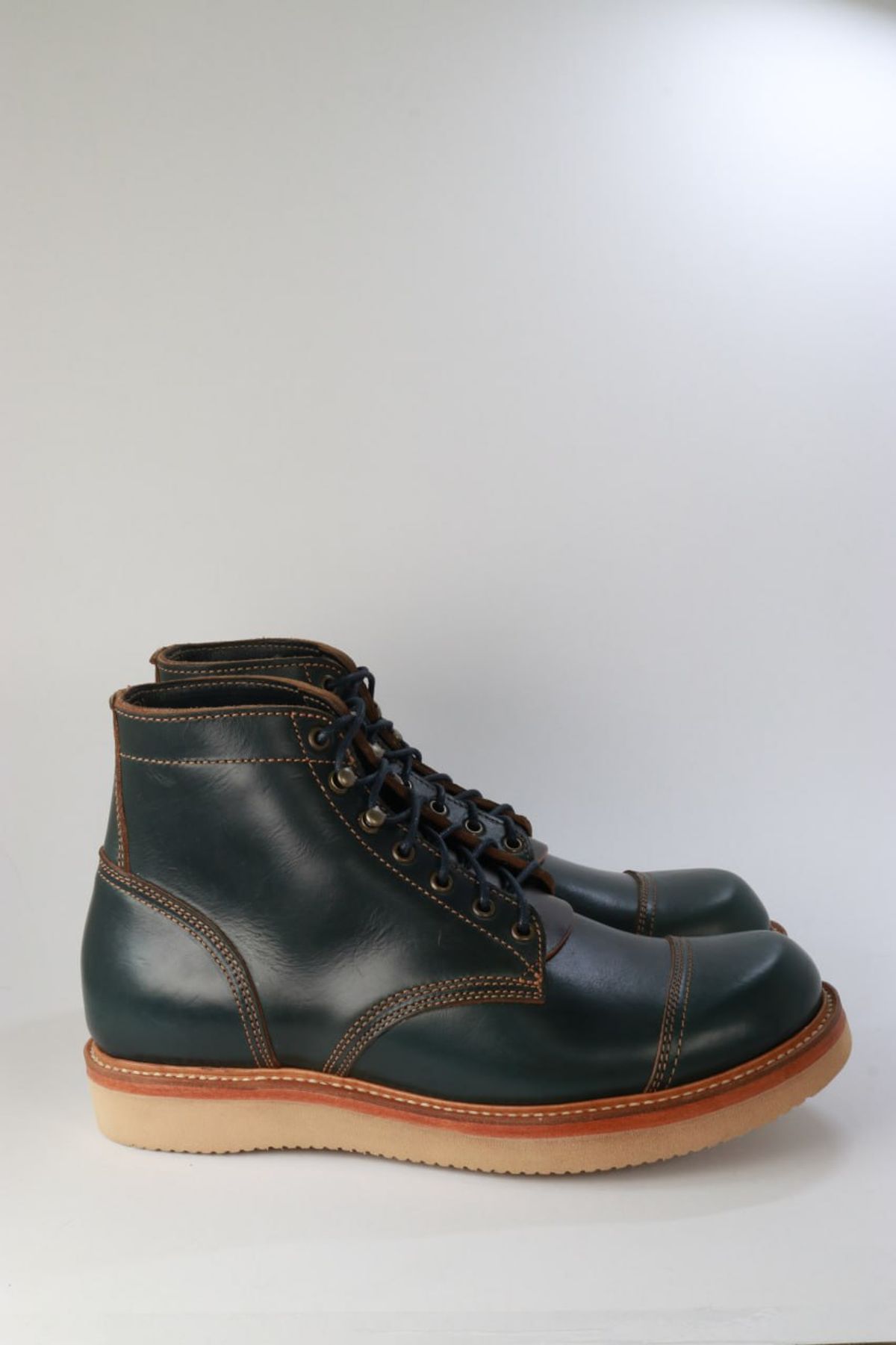 Photo by mjig76 on October 1, 2023 of the Willie's Handmade Boots Cap Toe Service Boot in Horween Navy Chromexcel.