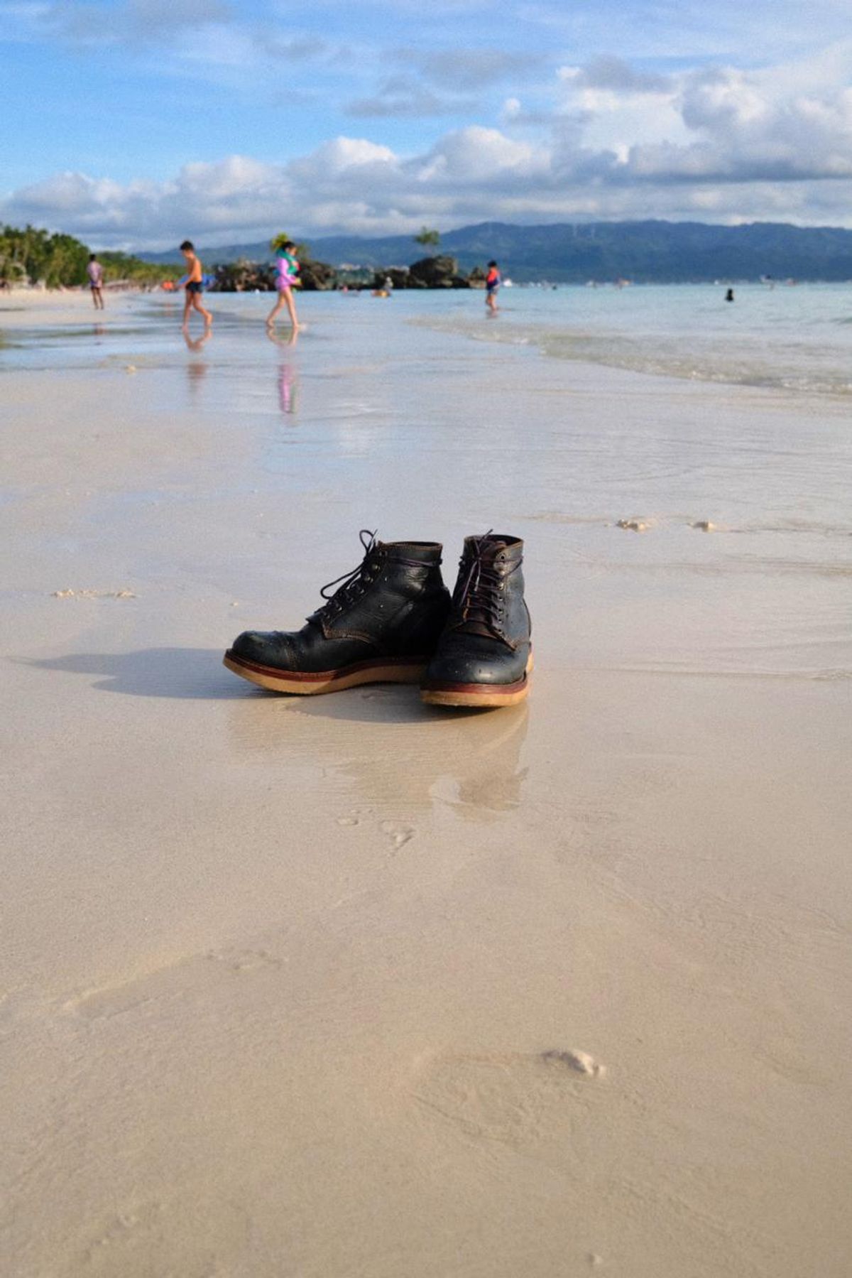 Photo by mjig76 on November 2, 2023 of the Willie's Handmade Boots Cap Toe Service Boot in Horween Navy Chromexcel.
