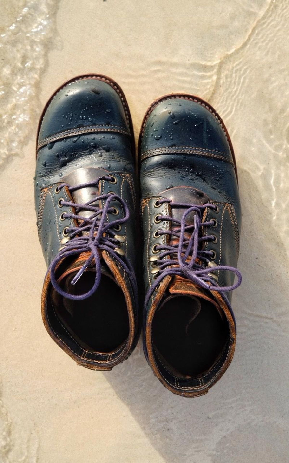 Photo by mjig76 on November 2, 2023 of the Willie's Handmade Boots Cap Toe Service Boot in Horween Navy Chromexcel.