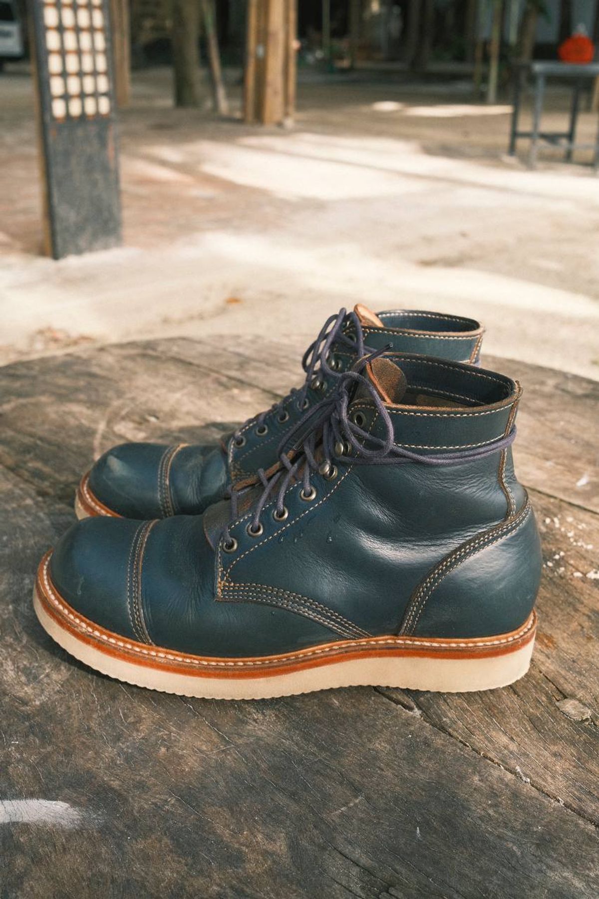 Photo by mjig76 on November 2, 2023 of the Willie's Handmade Boots Cap Toe Service Boot in Horween Navy Chromexcel.