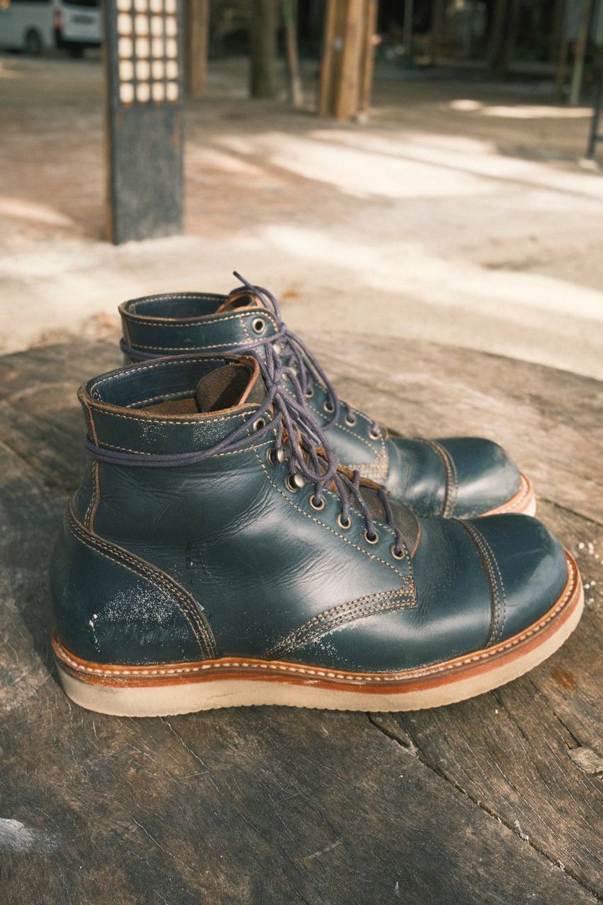 Photo by mjig76 on November 2, 2023 of the Willie's Handmade Boots Cap Toe Service Boot in Horween Navy Chromexcel.