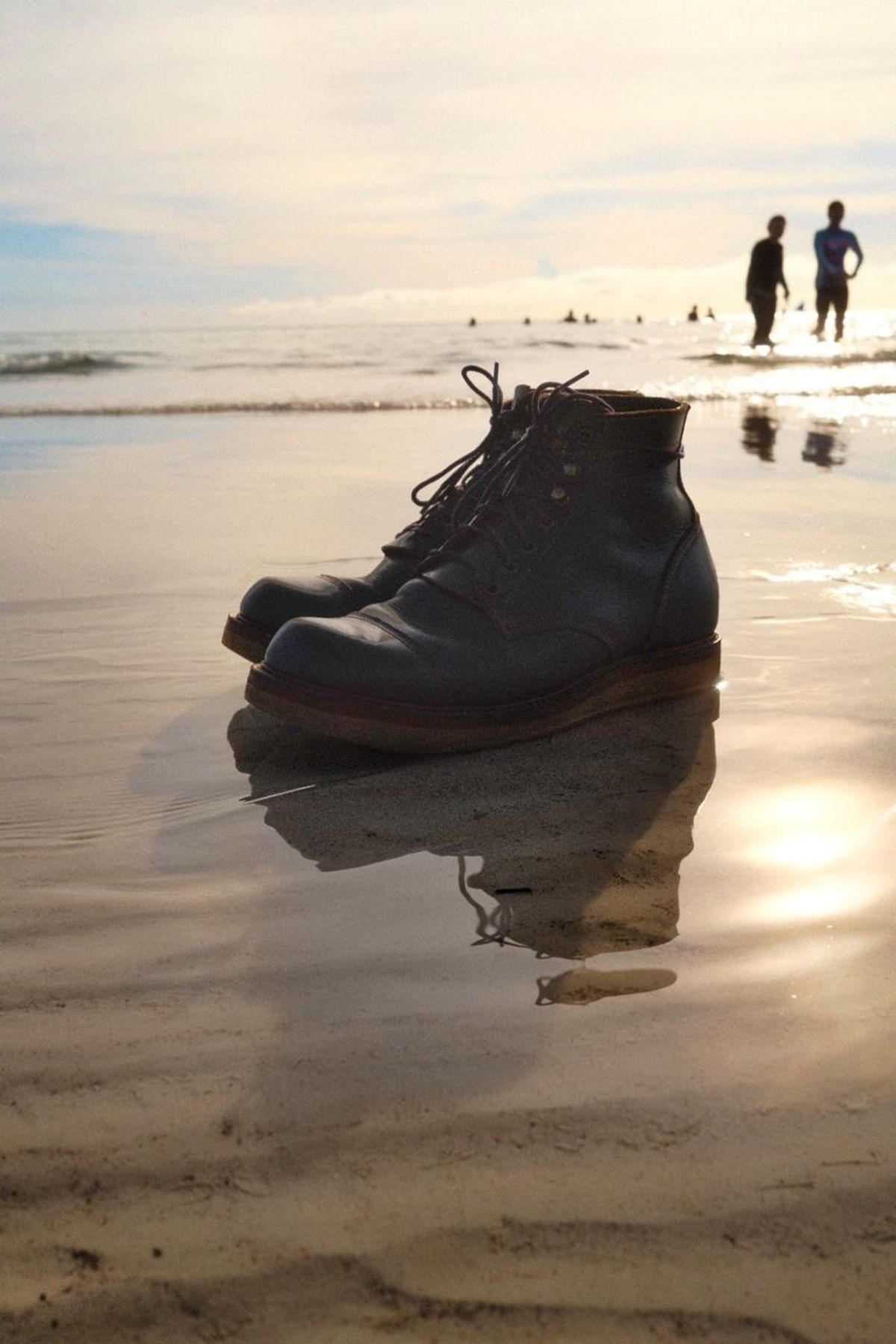 Photo by mjig76 on November 2, 2023 of the Willie's Handmade Boots Cap Toe Service Boot in Horween Navy Chromexcel.