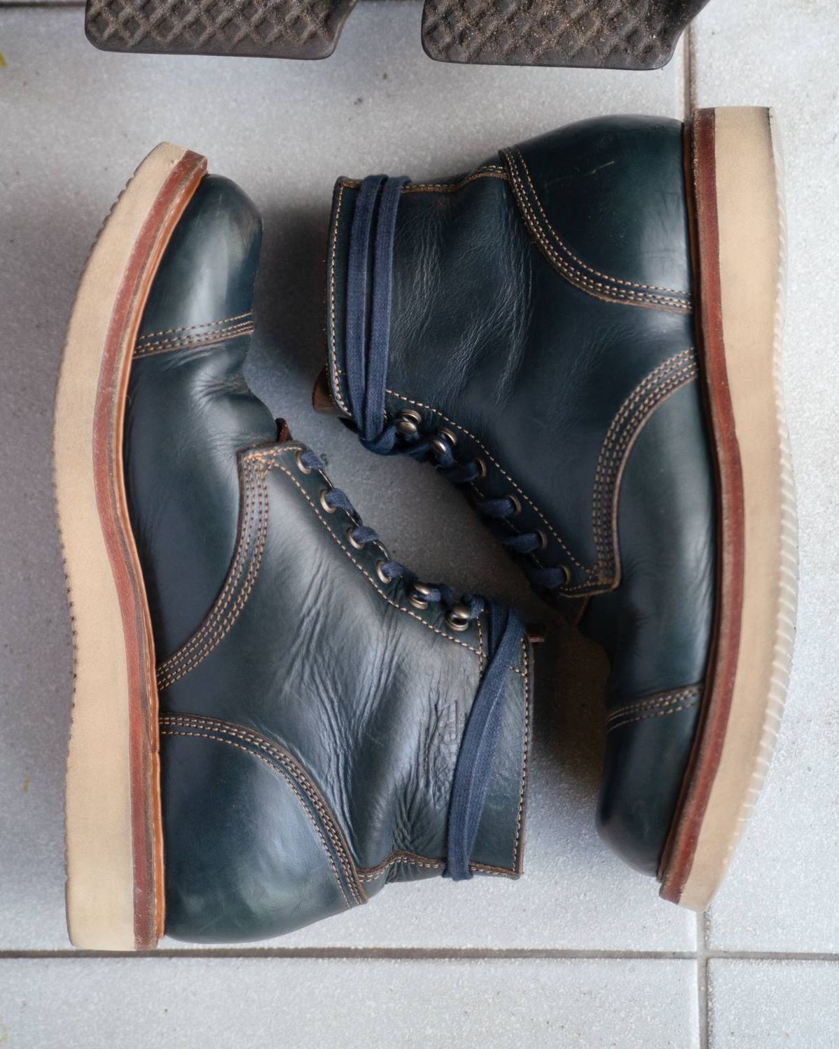 Photo by mjig76 on December 1, 2023 of the Willie's Handmade Boots Cap Toe Service Boot in Horween Navy Chromexcel.