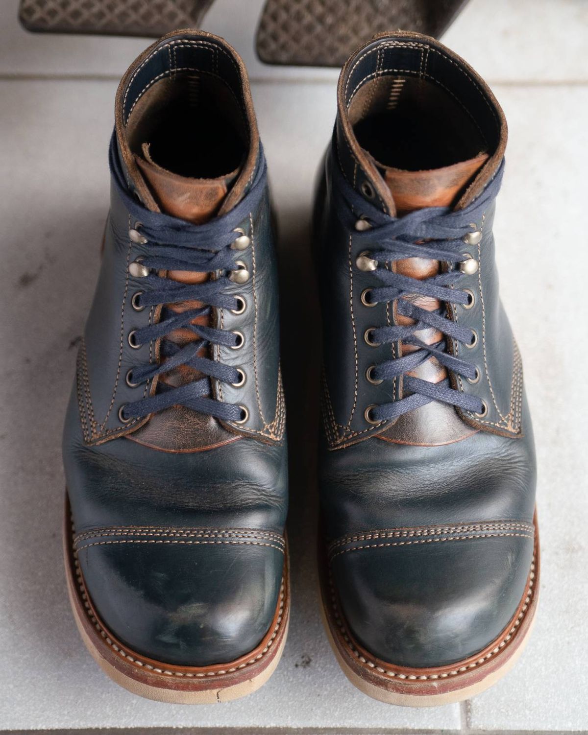Photo by mjig76 on December 1, 2023 of the Willie's Handmade Boots Cap Toe Service Boot in Horween Navy Chromexcel.