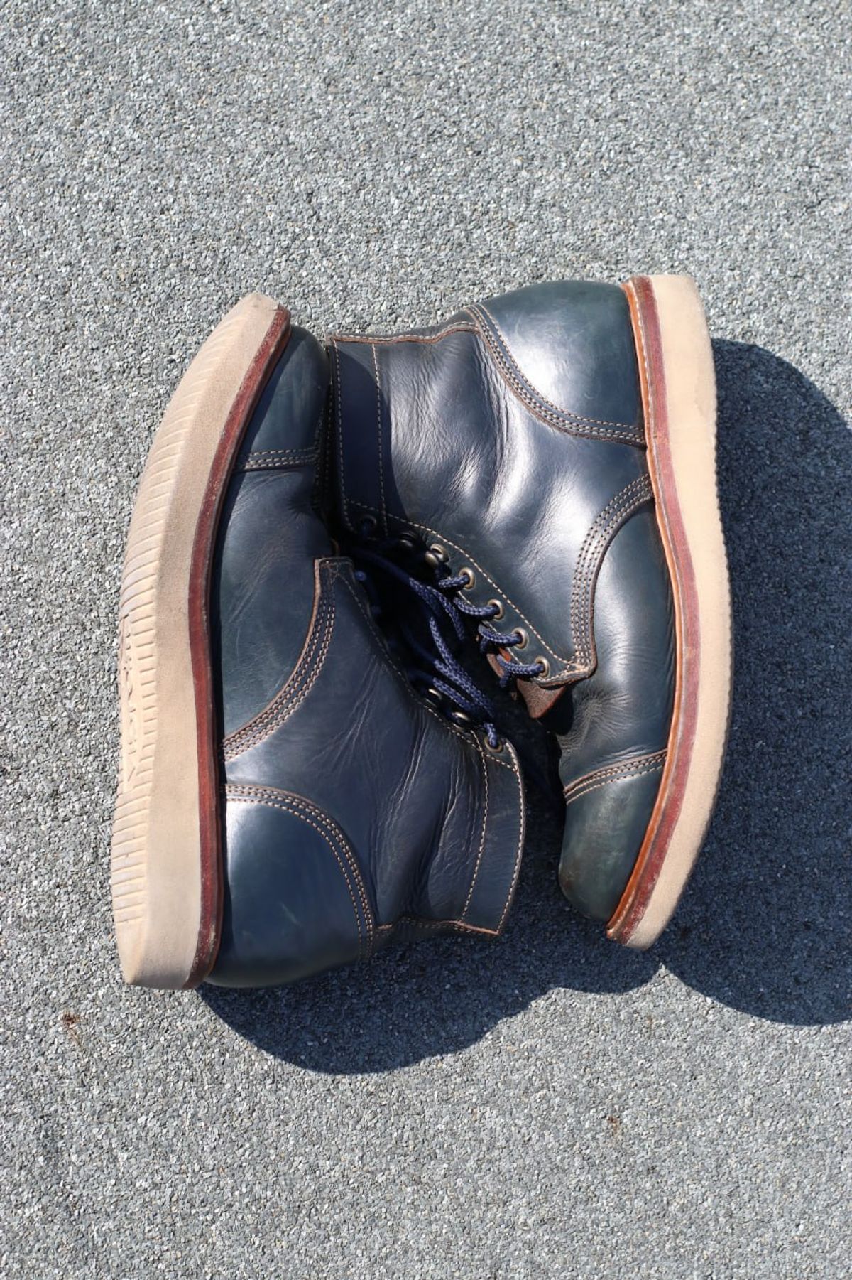 Photo by mjig76 on February 2, 2024 of the Willie's Handmade Boots Cap Toe Service Boot in Horween Navy Chromexcel.