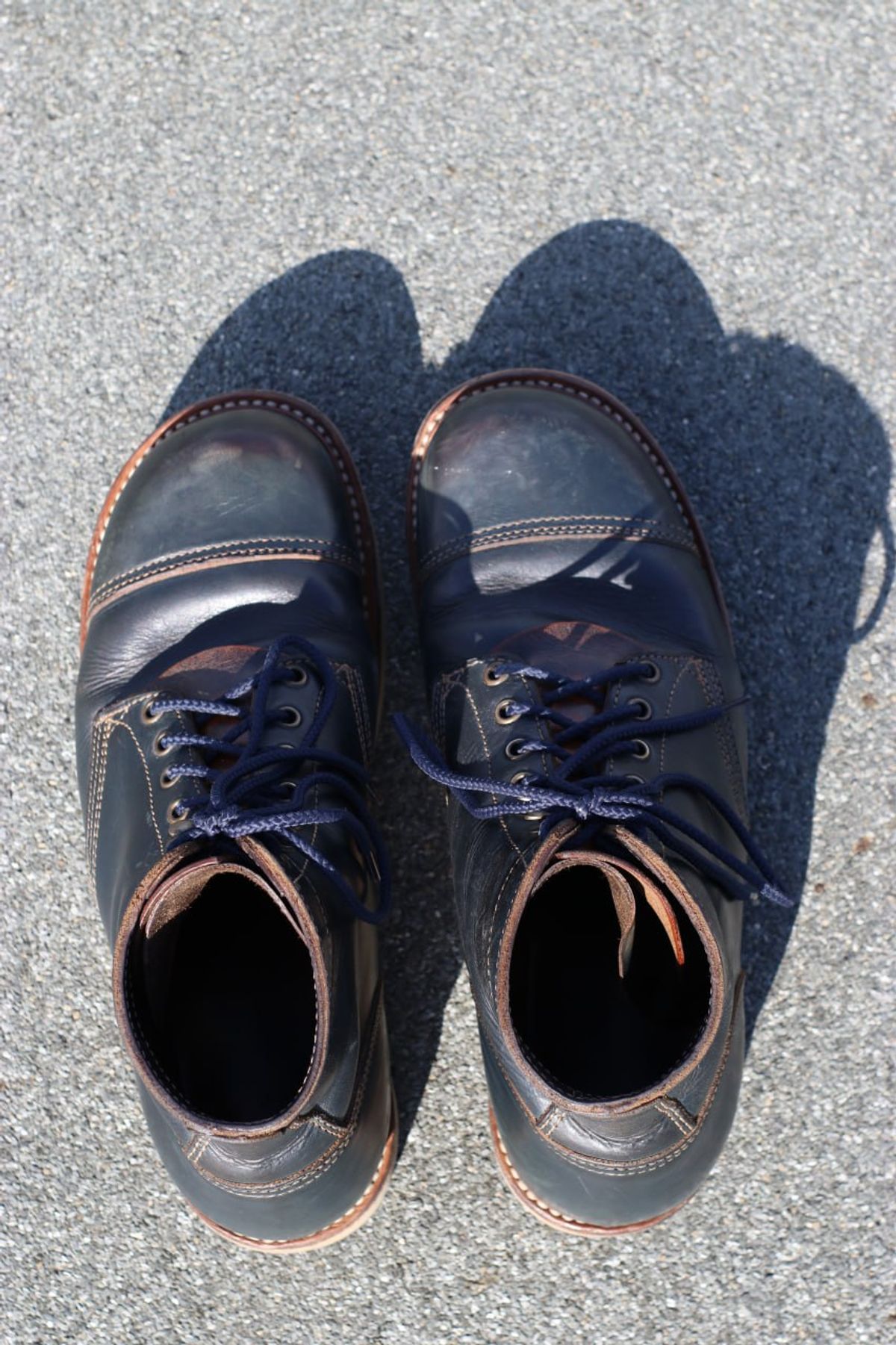 Photo by mjig76 on February 2, 2024 of the Willie's Handmade Boots Cap Toe Service Boot in Horween Navy Chromexcel.