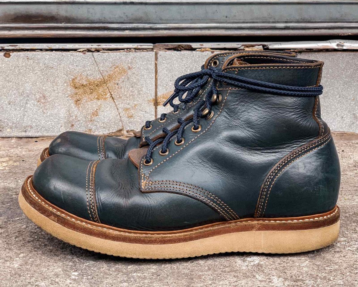 Photo by mjig76 on March 4, 2024 of the Willie's Handmade Boots Cap Toe Service Boot in Horween Navy Chromexcel.