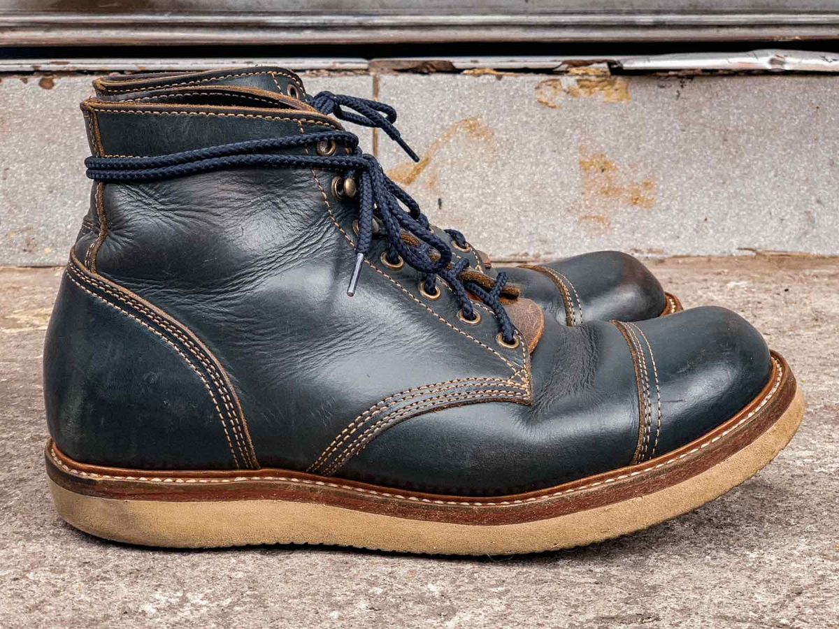 Photo by mjig76 on March 4, 2024 of the Willie's Handmade Boots Cap Toe Service Boot in Horween Navy Chromexcel.