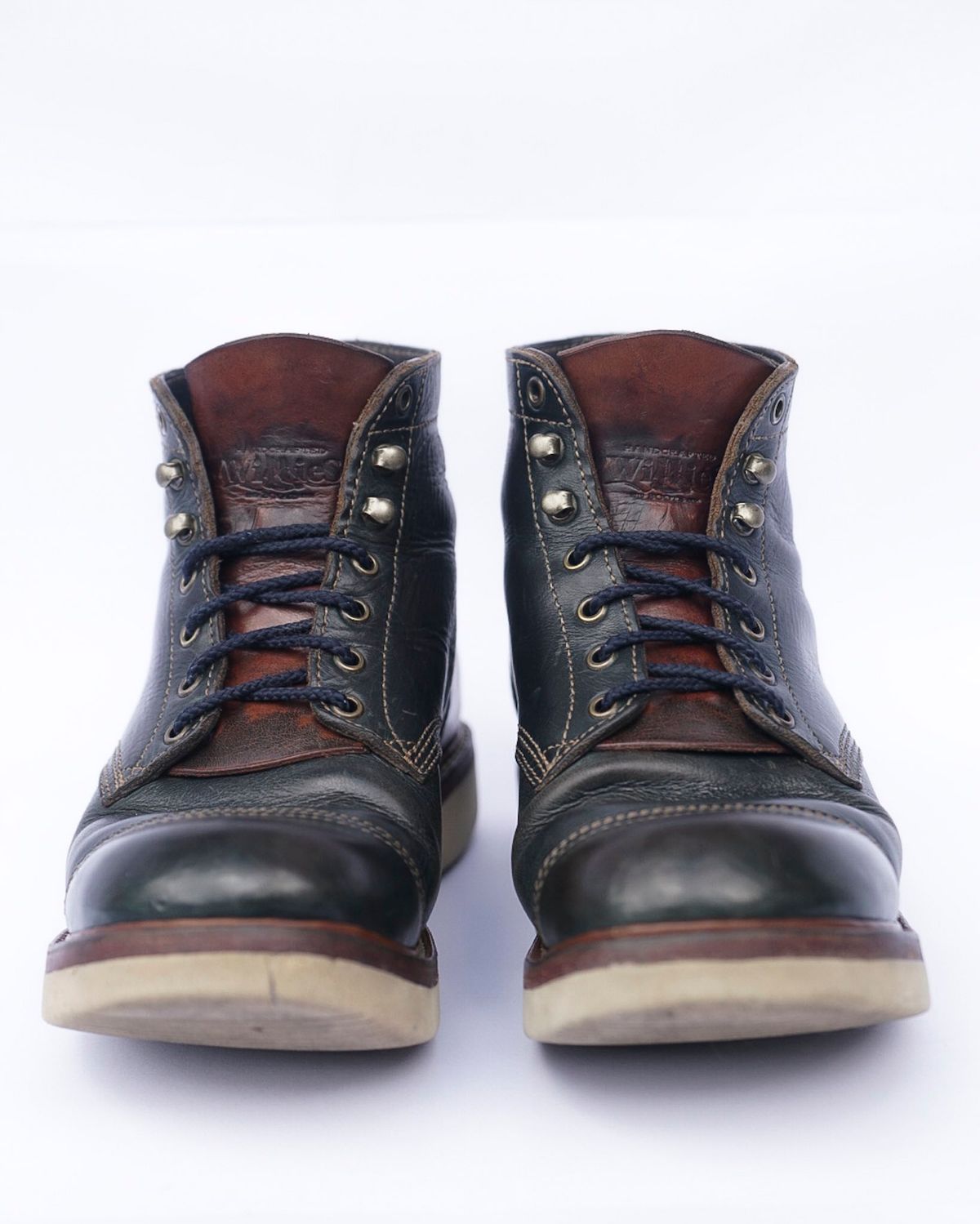 Photo by mjig76 on April 1, 2024 of the Willie's Handmade Boots Cap Toe Service Boot in Horween Navy Chromexcel.