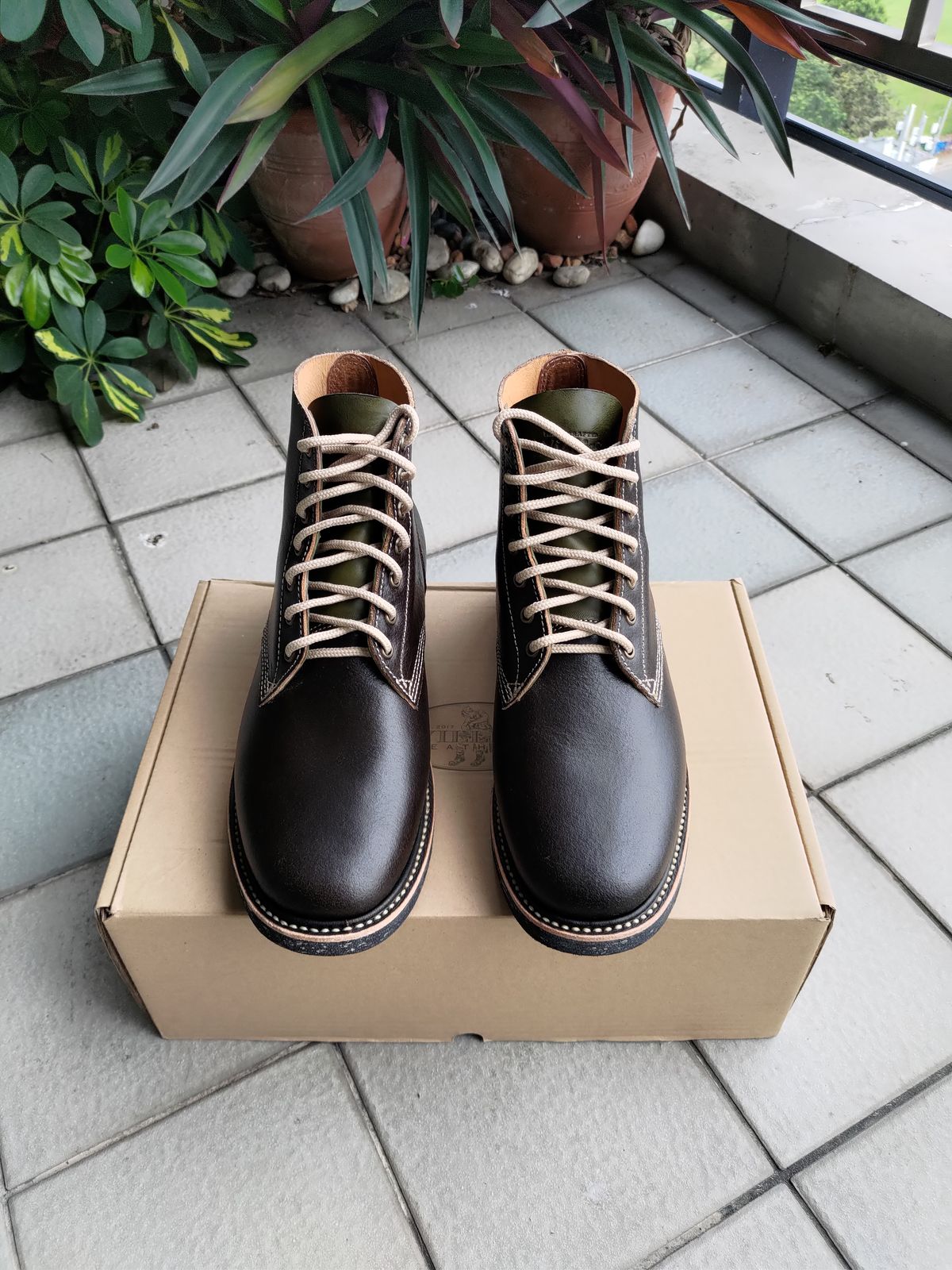 Photo by mjig76 on July 25, 2023 of the Willie's Handmade Boots Service Boot in Horween Olive Waxed Flesh.