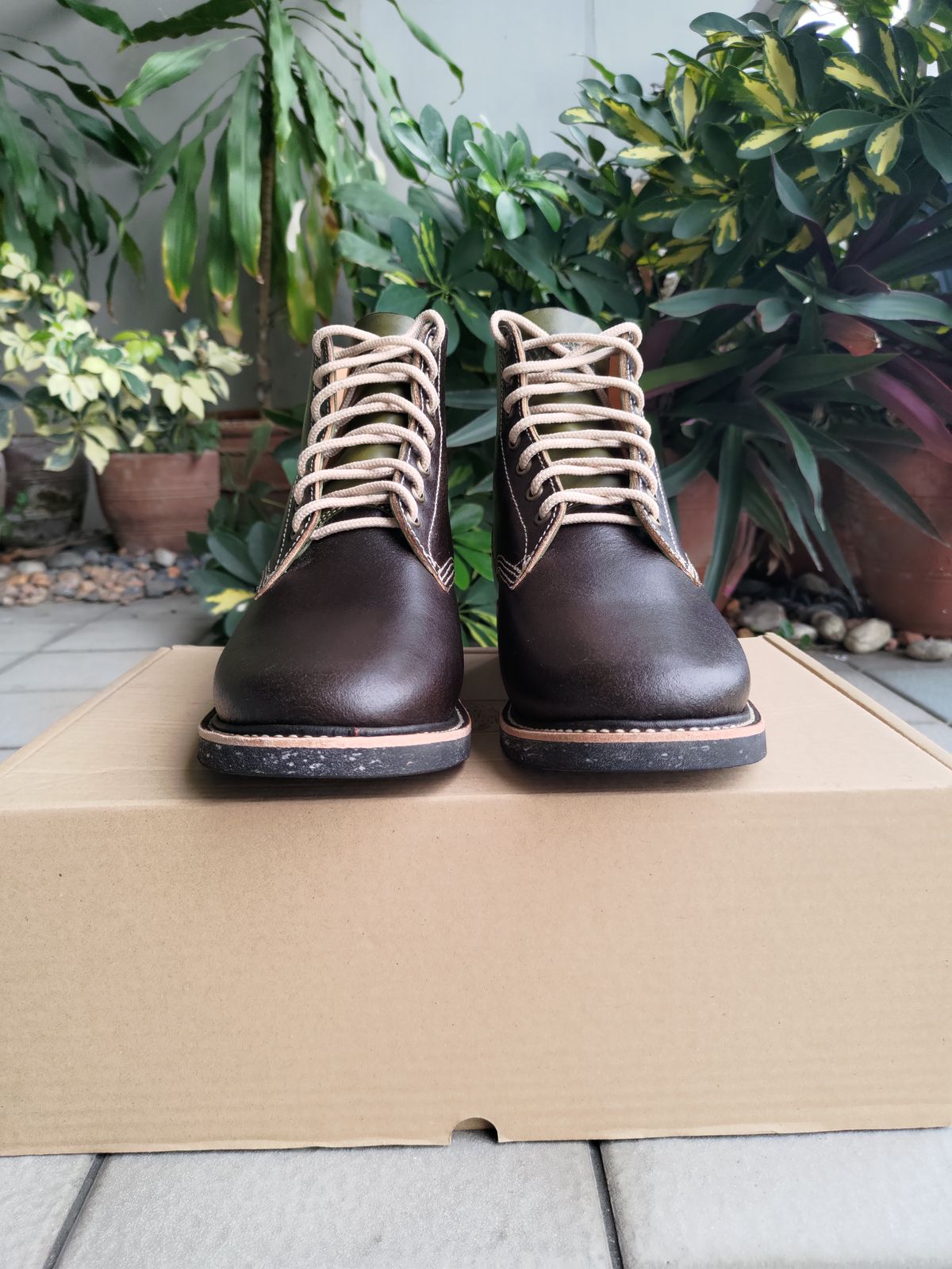 Photo by mjig76 on July 25, 2023 of the Willie's Handmade Boots Service Boot in Horween Olive Waxed Flesh.