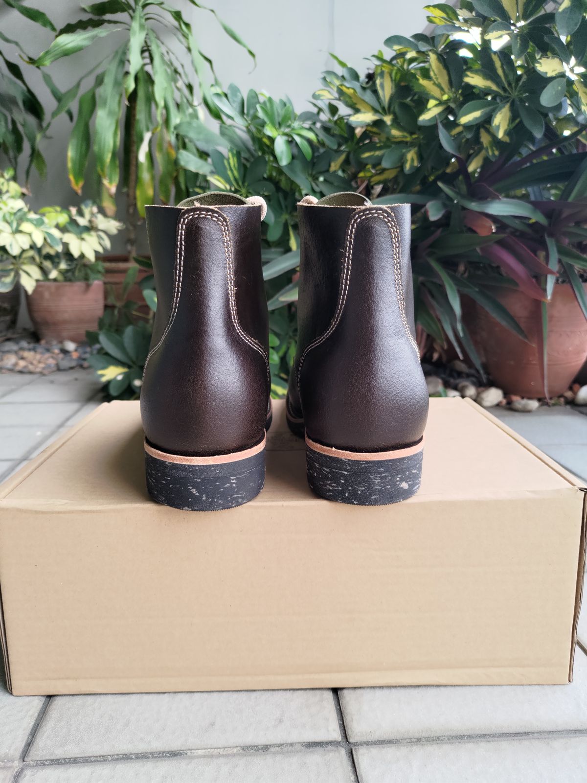 Photo by mjig76 on July 25, 2023 of the Willie's Handmade Boots Service Boot in Horween Olive Waxed Flesh.