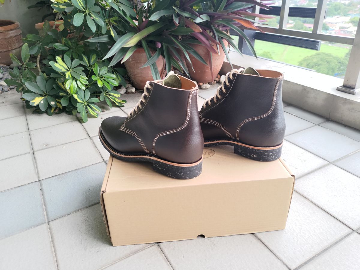 Photo by mjig76 on July 25, 2023 of the Willie's Handmade Boots Service Boot in Horween Olive Waxed Flesh.