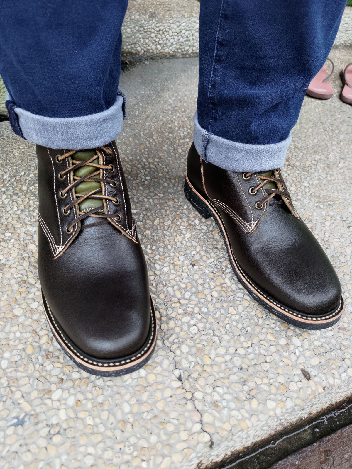 Photo by mjig76 on July 26, 2023 of the Willie's Handmade Boots Service Boot in Horween Olive Waxed Flesh.