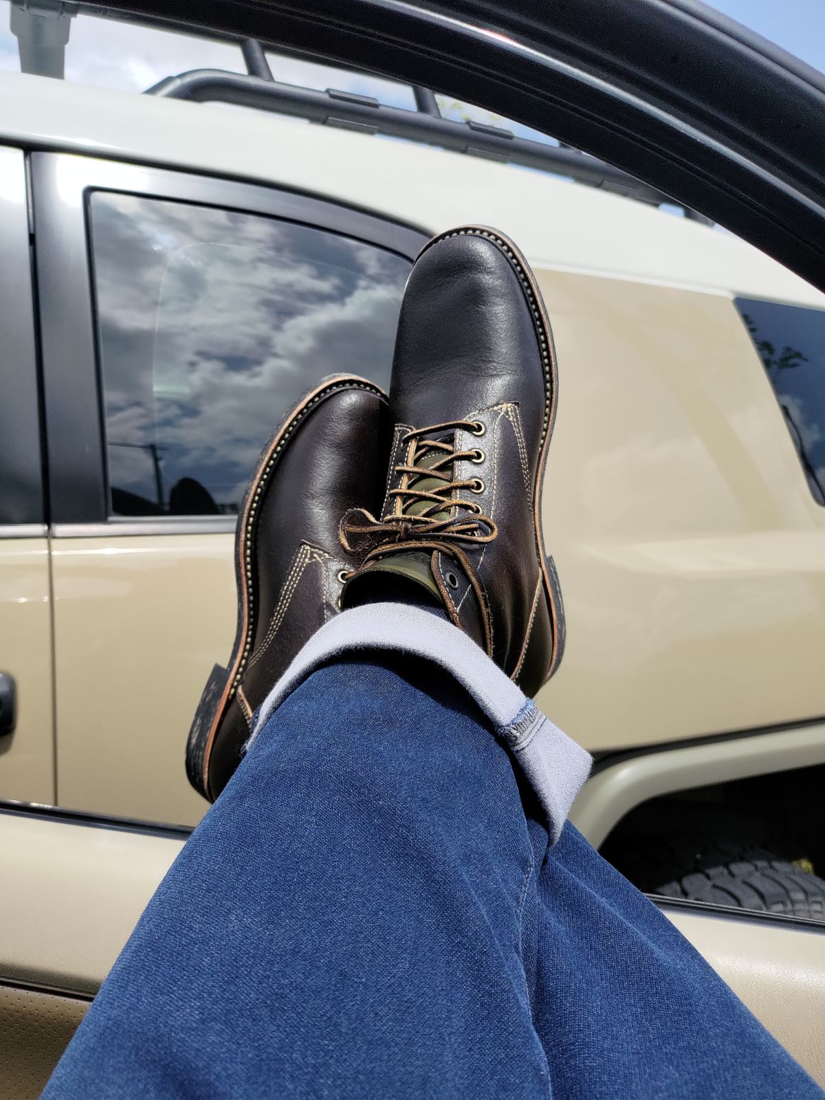 Photo by mjig76 on August 5, 2023 of the Willie's Handmade Boots Service Boot in Horween Olive Waxed Flesh.