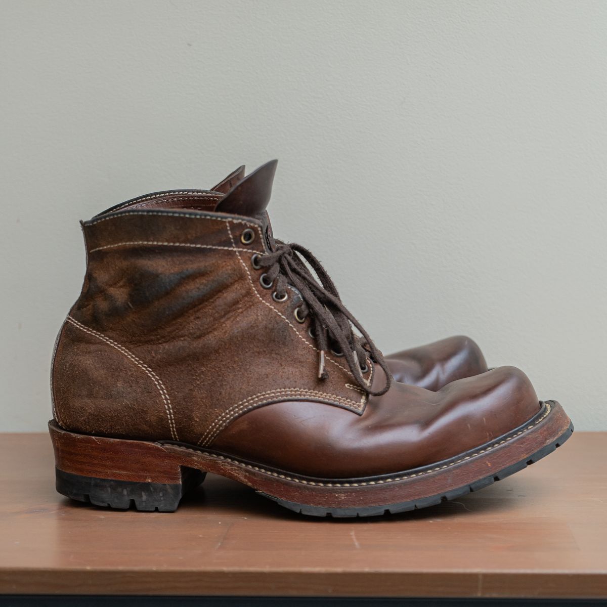 Photo by mjig76 on April 2, 2026 of the Willie's Handmade Boots Custom Model in Maryam Natural Waxed Reverse Horsebutt.