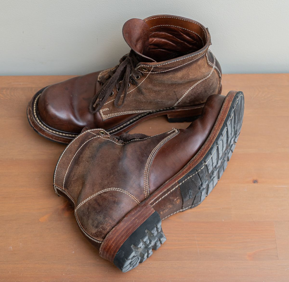 Photo by mjig76 on April 2, 2026 of the Willie's Handmade Boots Custom Model in Maryam Natural Waxed Reverse Horsebutt.