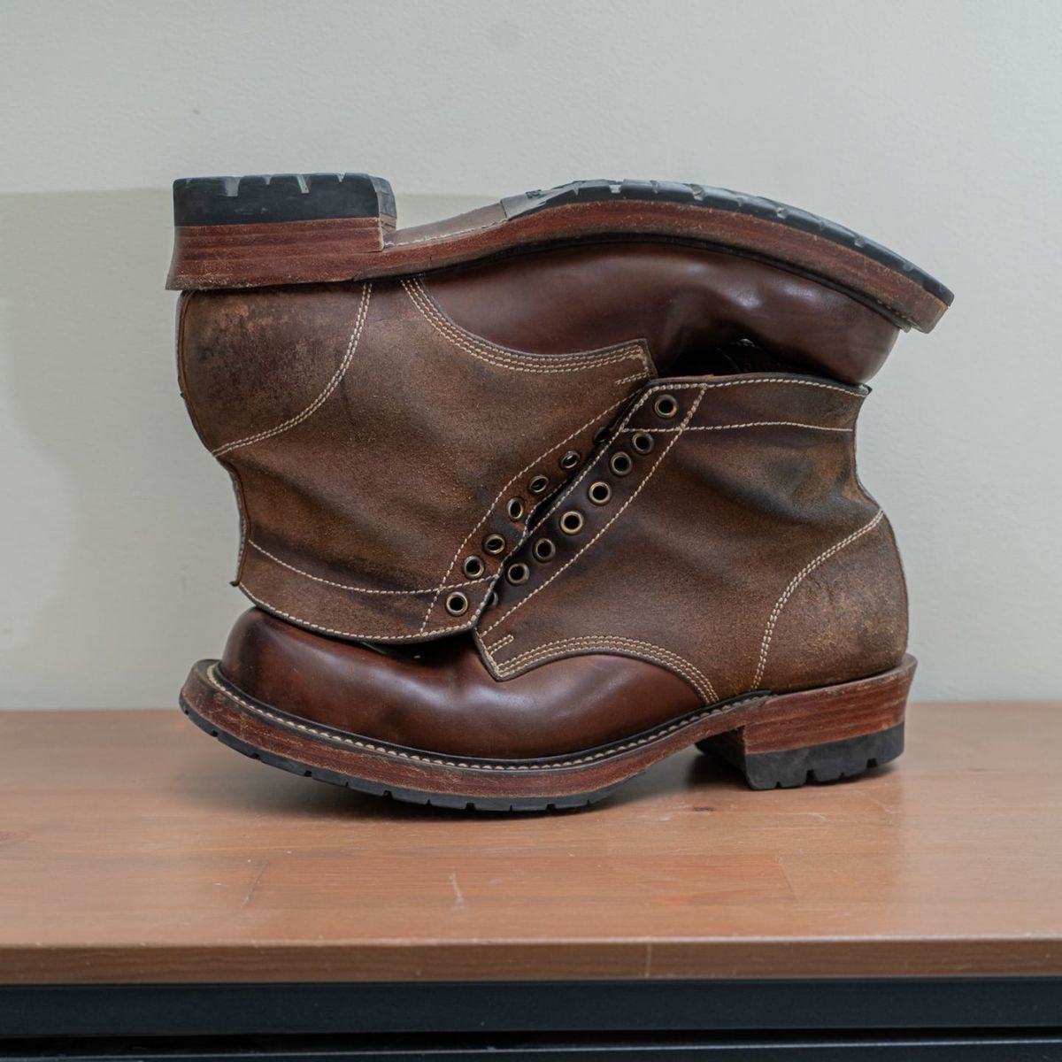 Photo by mjig76 on April 2, 2026 of the Willie's Handmade Boots Custom Model in Maryam Natural Waxed Reverse Horsebutt.