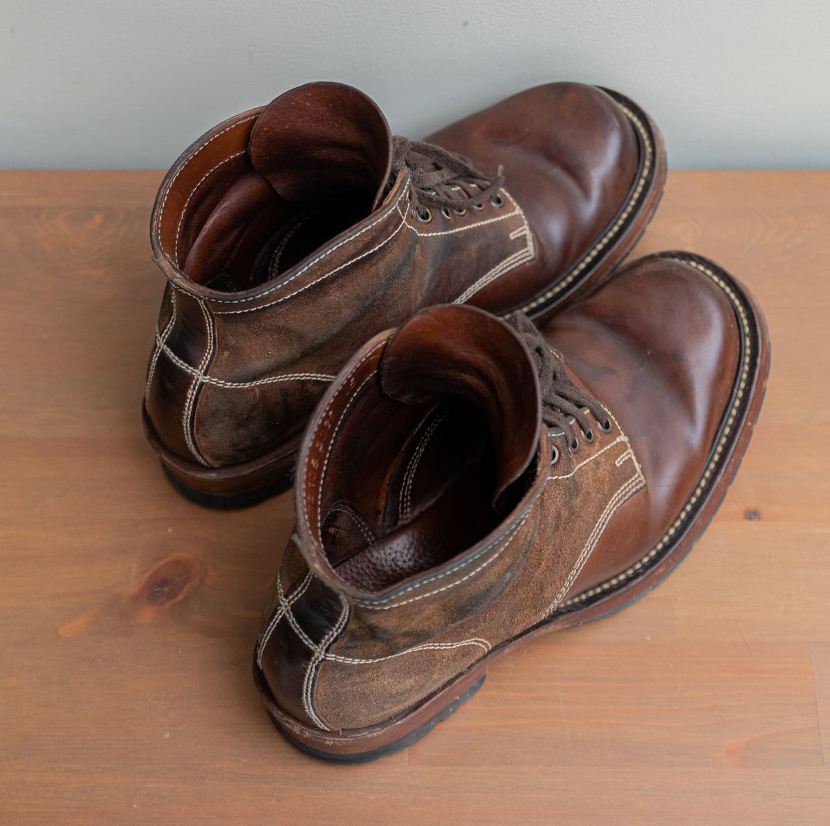 Photo by mjig76 on April 2, 2026 of the Willie's Handmade Boots Custom Model in Maryam Natural Waxed Reverse Horsebutt.