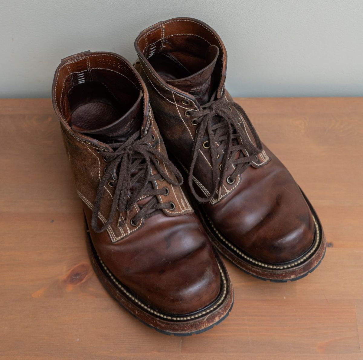 Photo by mjig76 on April 2, 2026 of the Willie's Handmade Boots Custom Model in Maryam Natural Waxed Reverse Horsebutt.