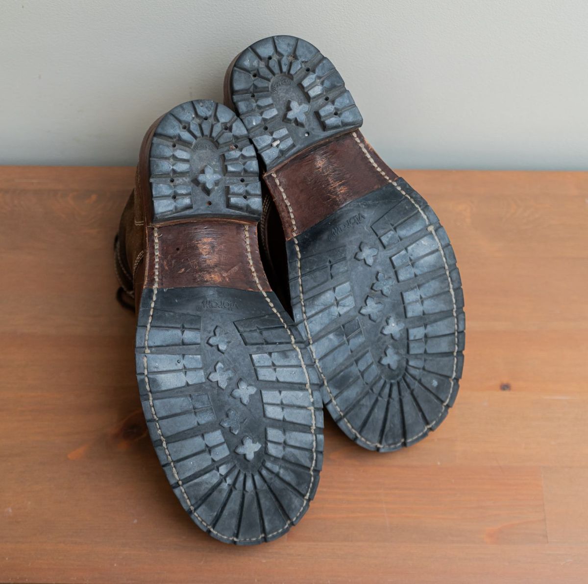 Photo by mjig76 on April 2, 2026 of the Willie's Handmade Boots Custom Model in Maryam Natural Waxed Reverse Horsebutt.