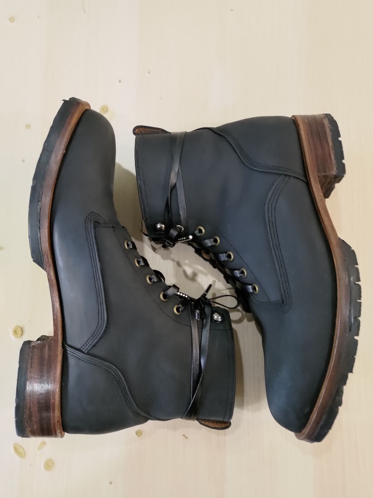 Photo by mjig76 on January 4, 2024 of the Black Wing Shoes Charcoal Crazy Horse in Charcoal Crazy Horse.